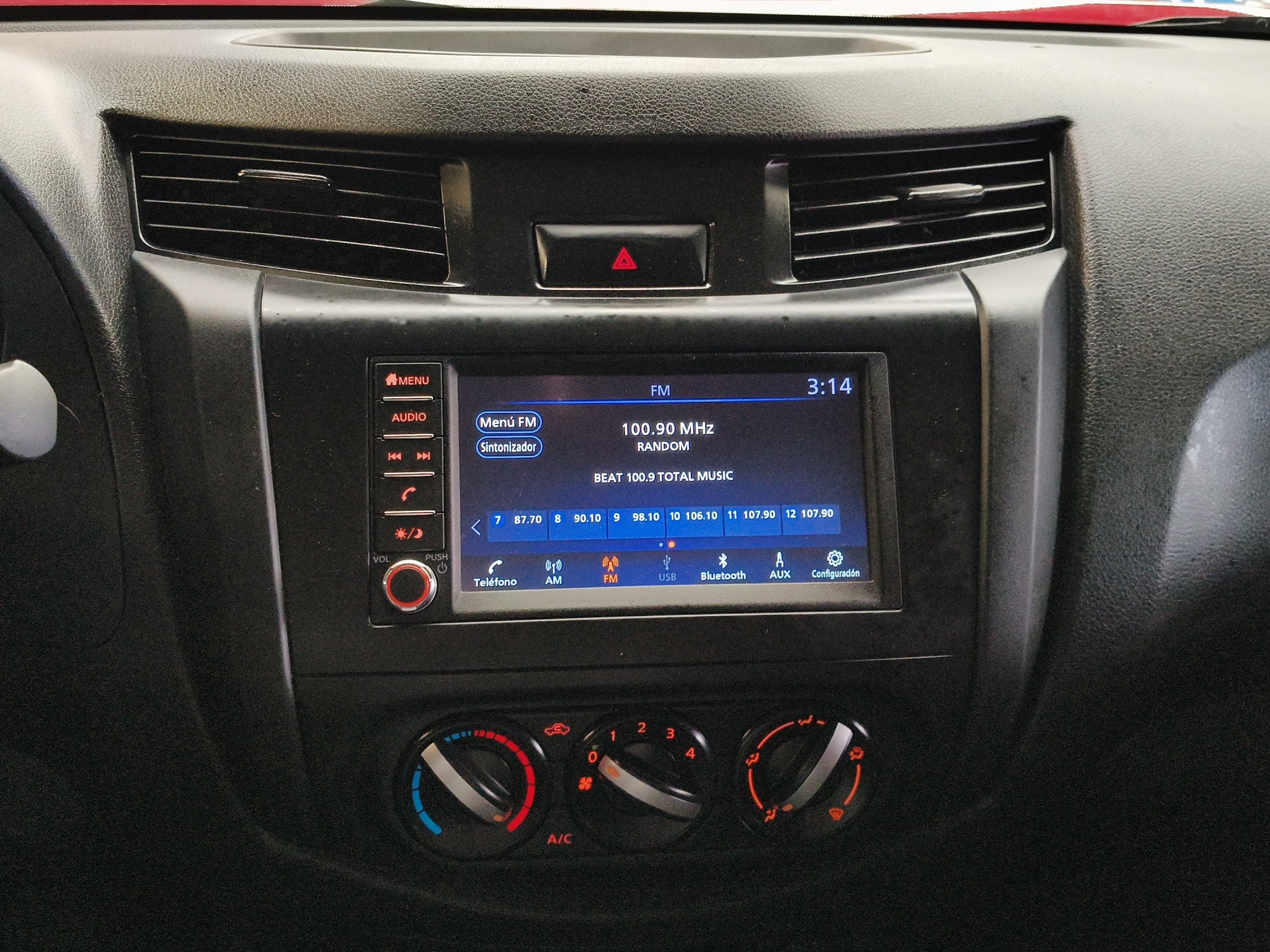 2025 Nissan Comerciales NP300 2 pts. Chas. Cab., TM6