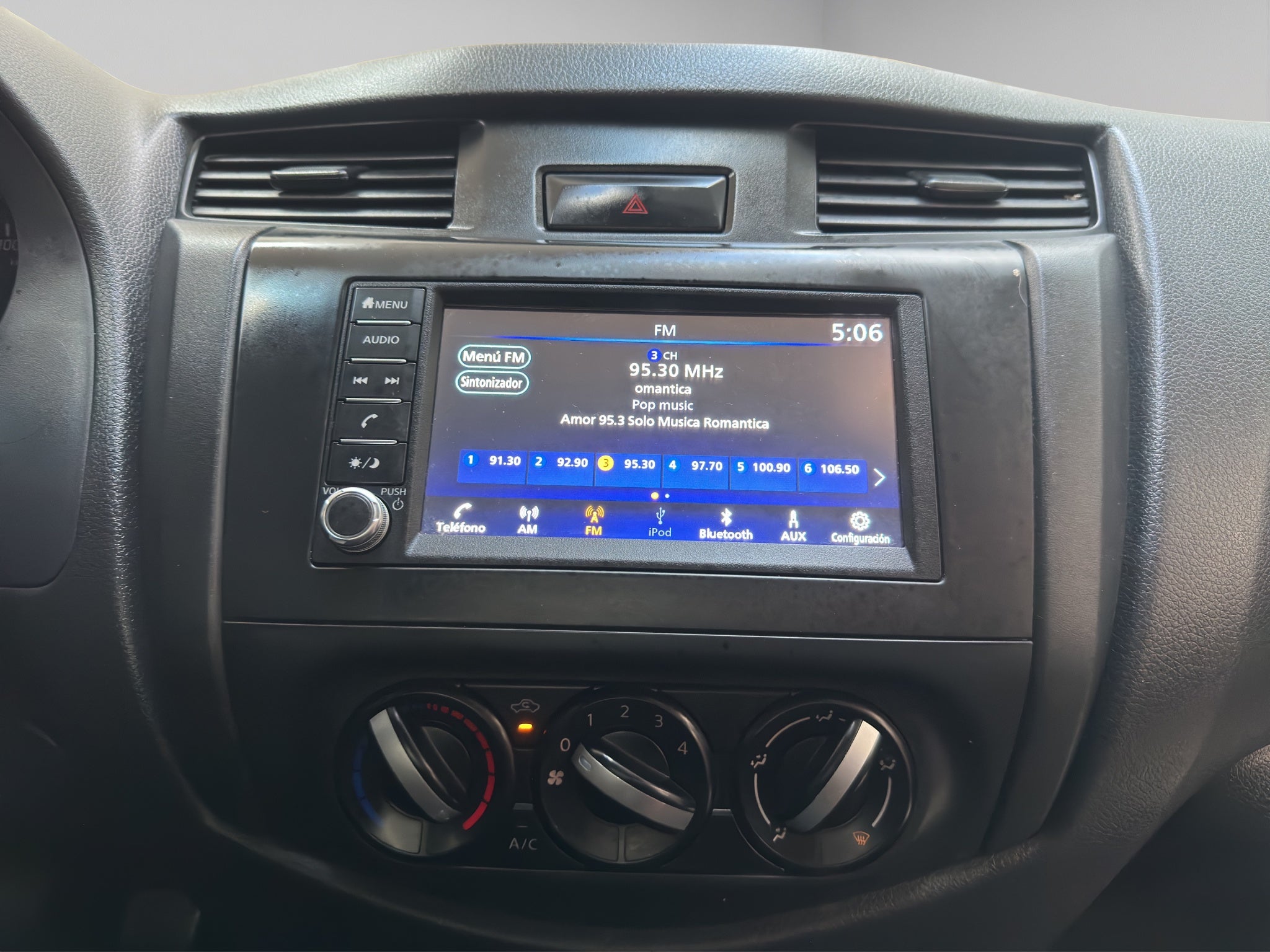 2025 Nissan Comerciales NP300 2 pts. Chas. Cab., TM6