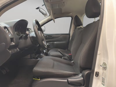 2025 Nissan Comerciales NP300 2 pts. Chas. Cab., TM6