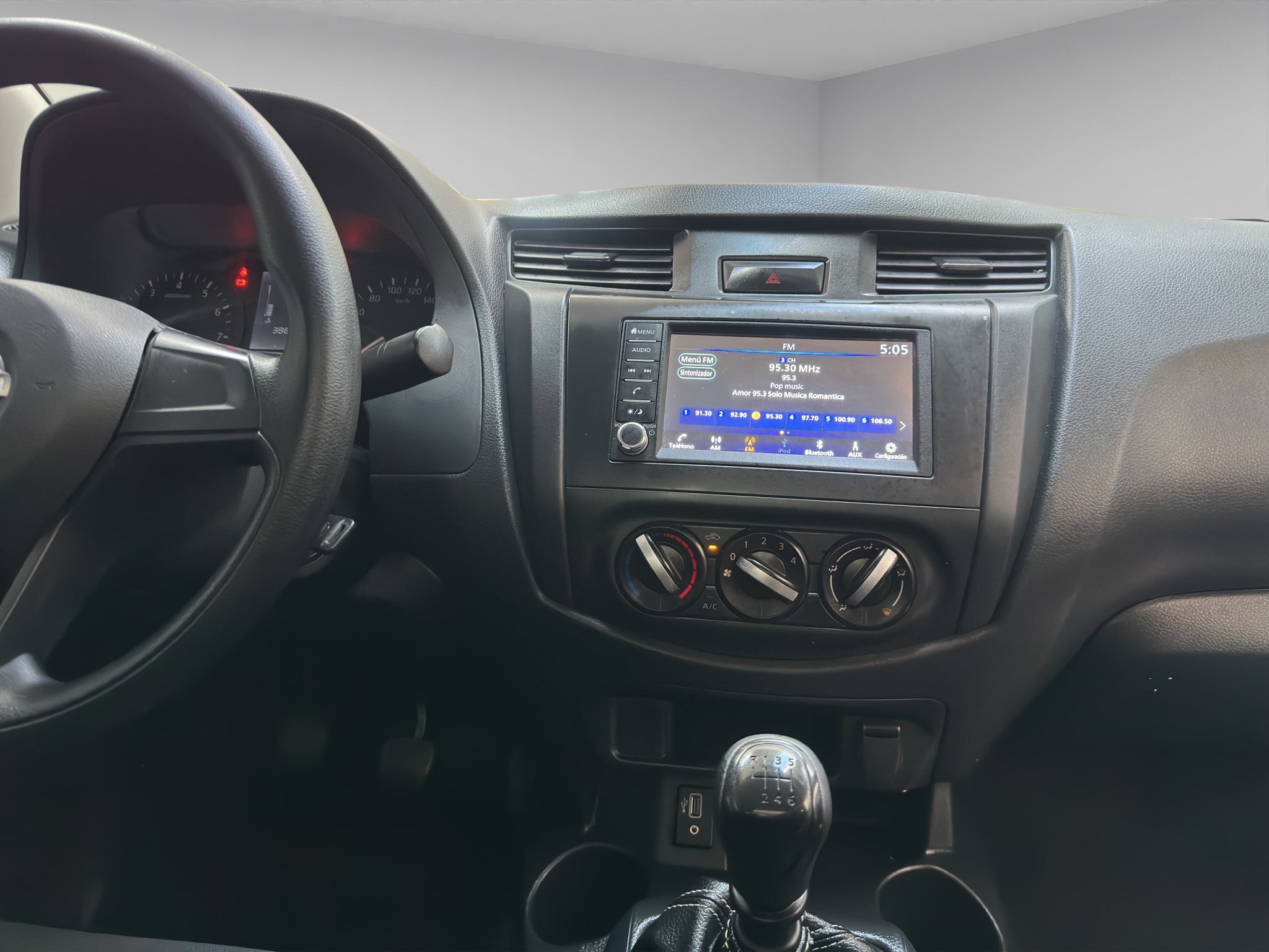 2025 Nissan Comerciales NP300 2 pts. Chas. Cab., TM6
