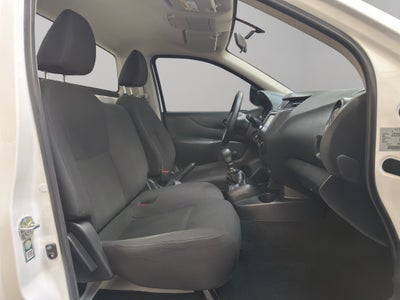 2025 Nissan Comerciales NP300 2 pts. Chas. Cab., TM6