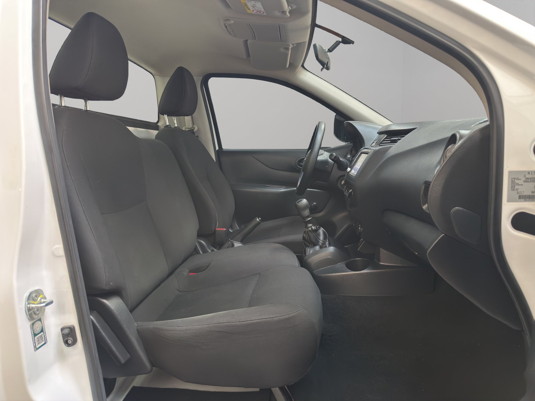 2025 Nissan Comerciales NP300 2 pts. Chas. Cab., TM6