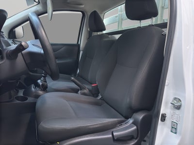 2025 Nissan Comerciales NP300 2 pts. Chas. Cab., TM6