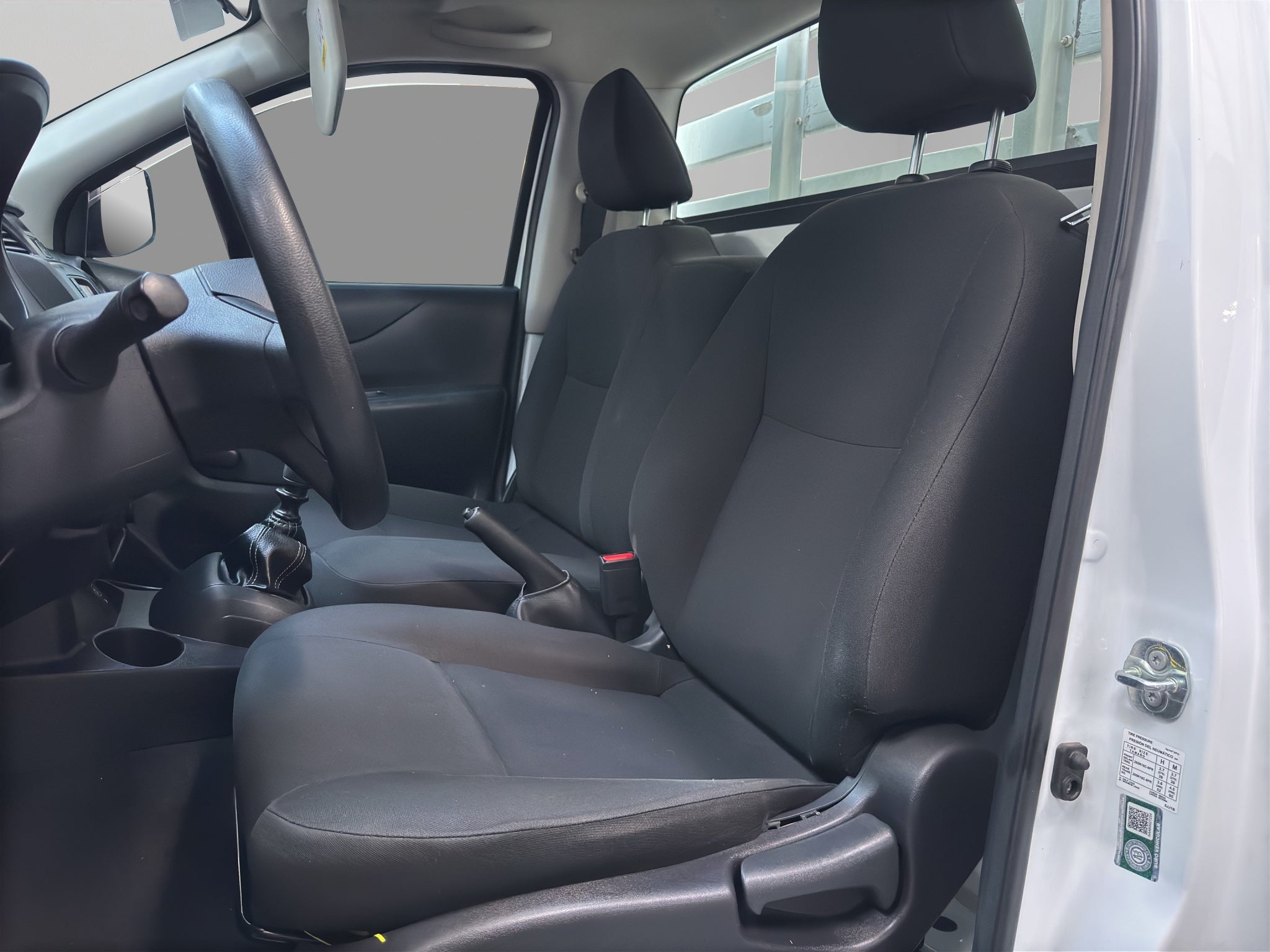 2025 Nissan Comerciales NP300 2 pts. Chas. Cab., TM6