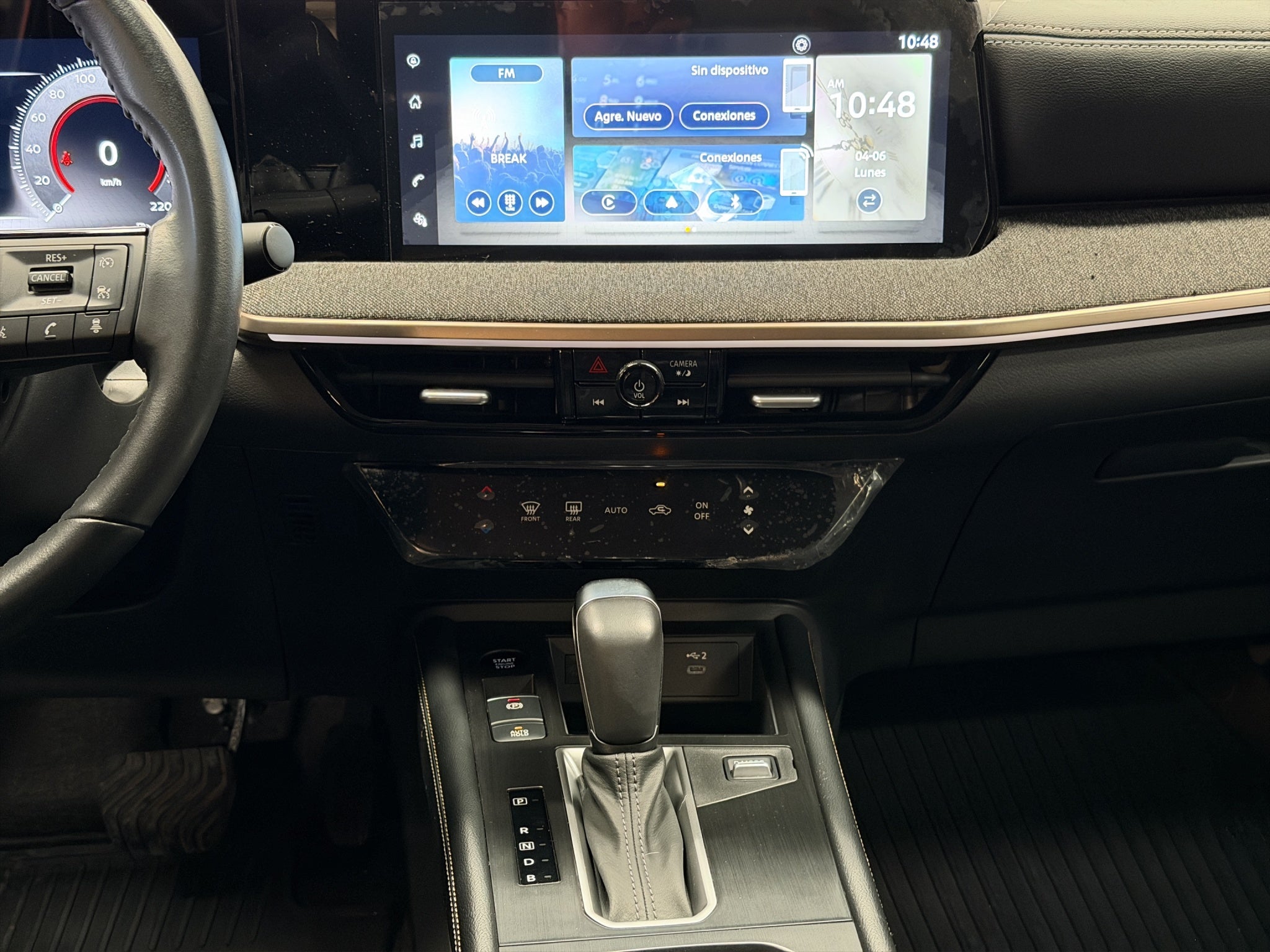 2025 Nissan Kicks VUD 5 pts. Exclusive, 2.0l, TA, pantalla touch 12