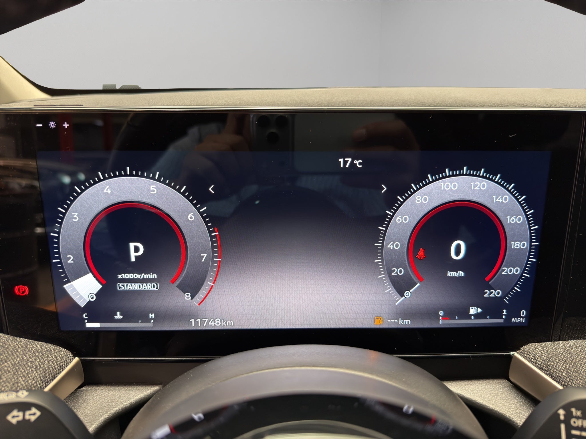 2025 Nissan Kicks VUD 5 pts. Exclusive, 2.0l, TA, pantalla touch 12