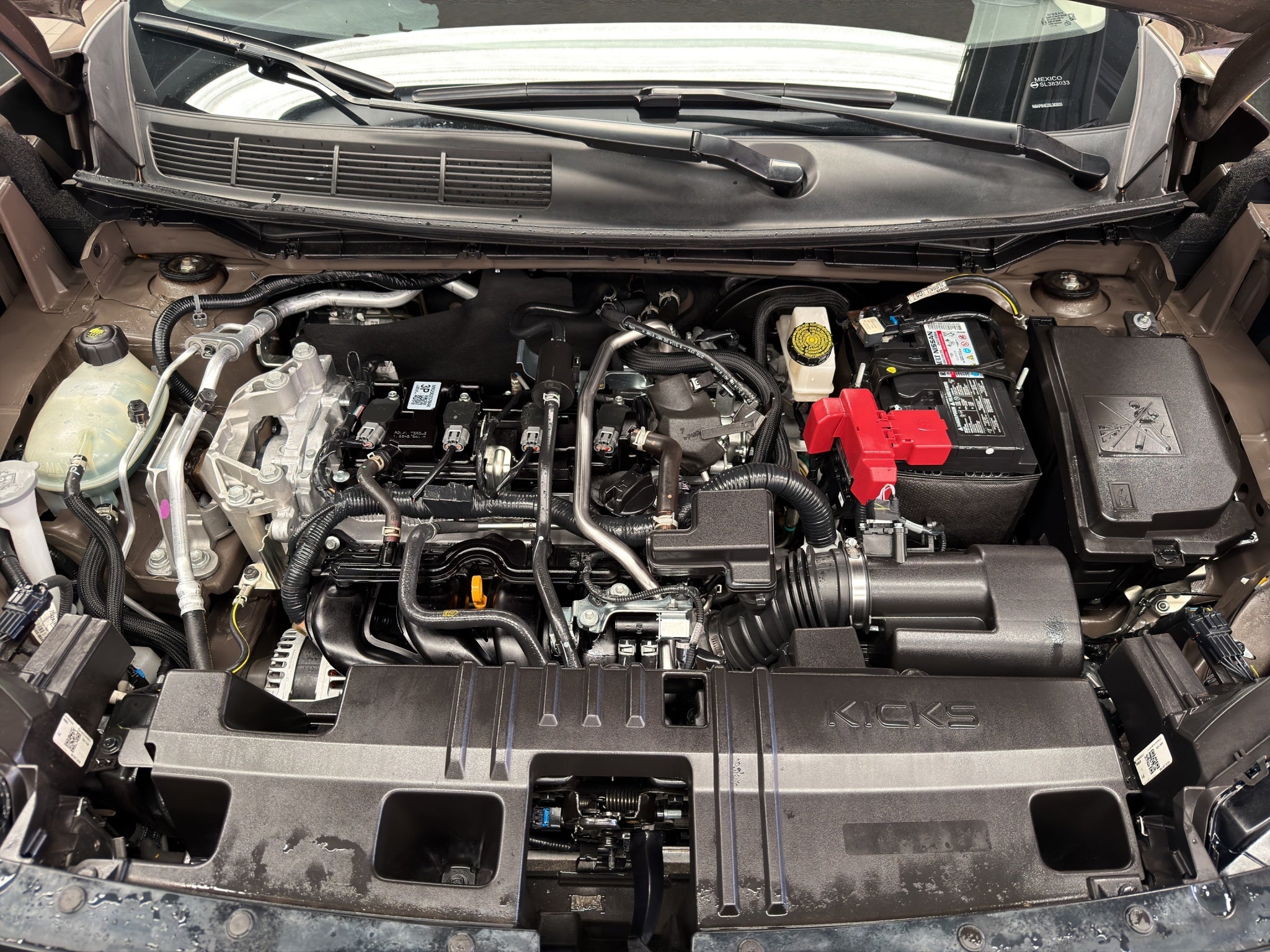 2025 Nissan Kicks VUD 5 pts. Exclusive, 2.0l, TA, pantalla touch 12