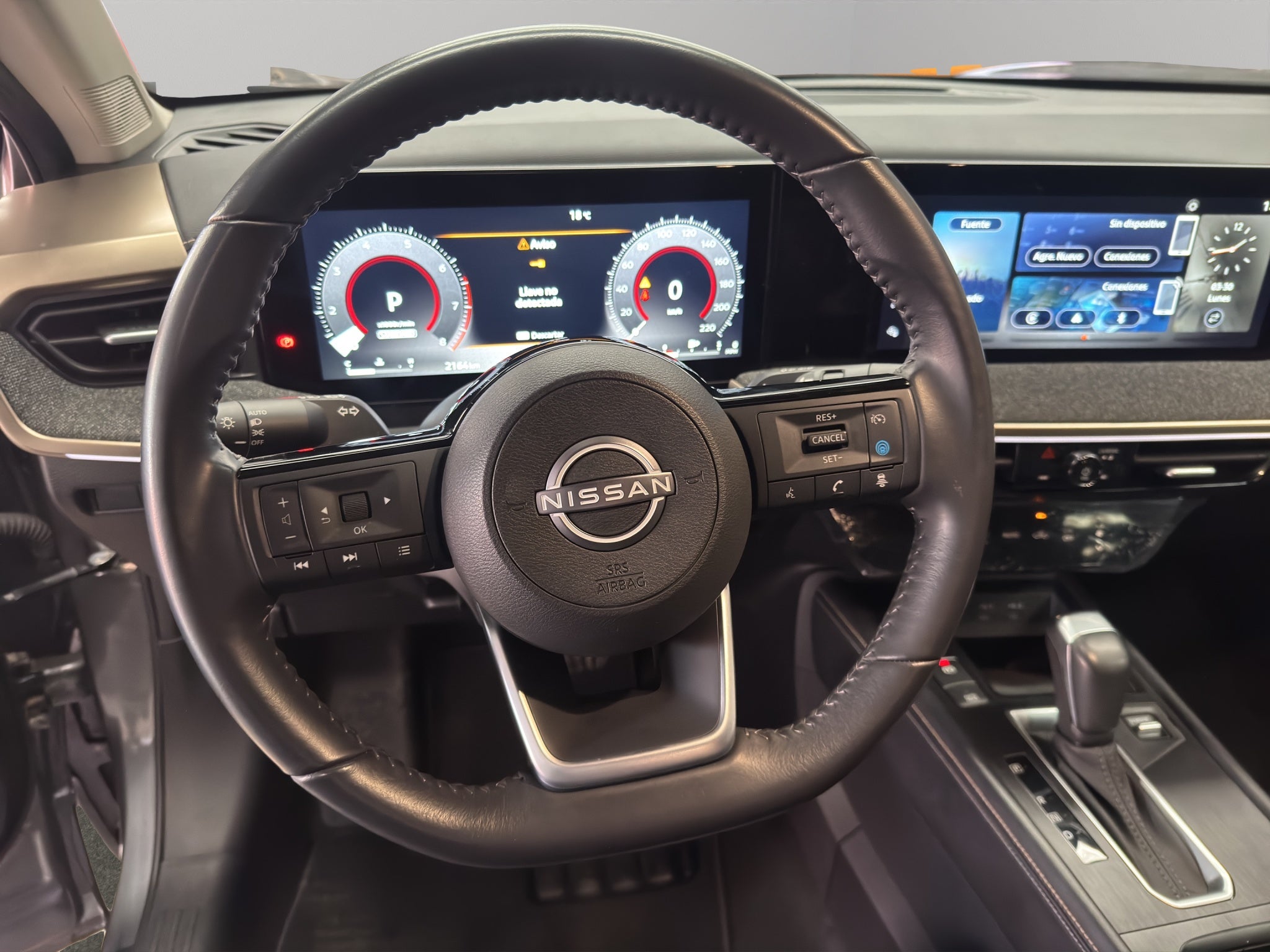 2025 Nissan Kicks VUD 5 pts. Platinum, 2.0l, TA, TP, s. Bose, pantalla touch 12