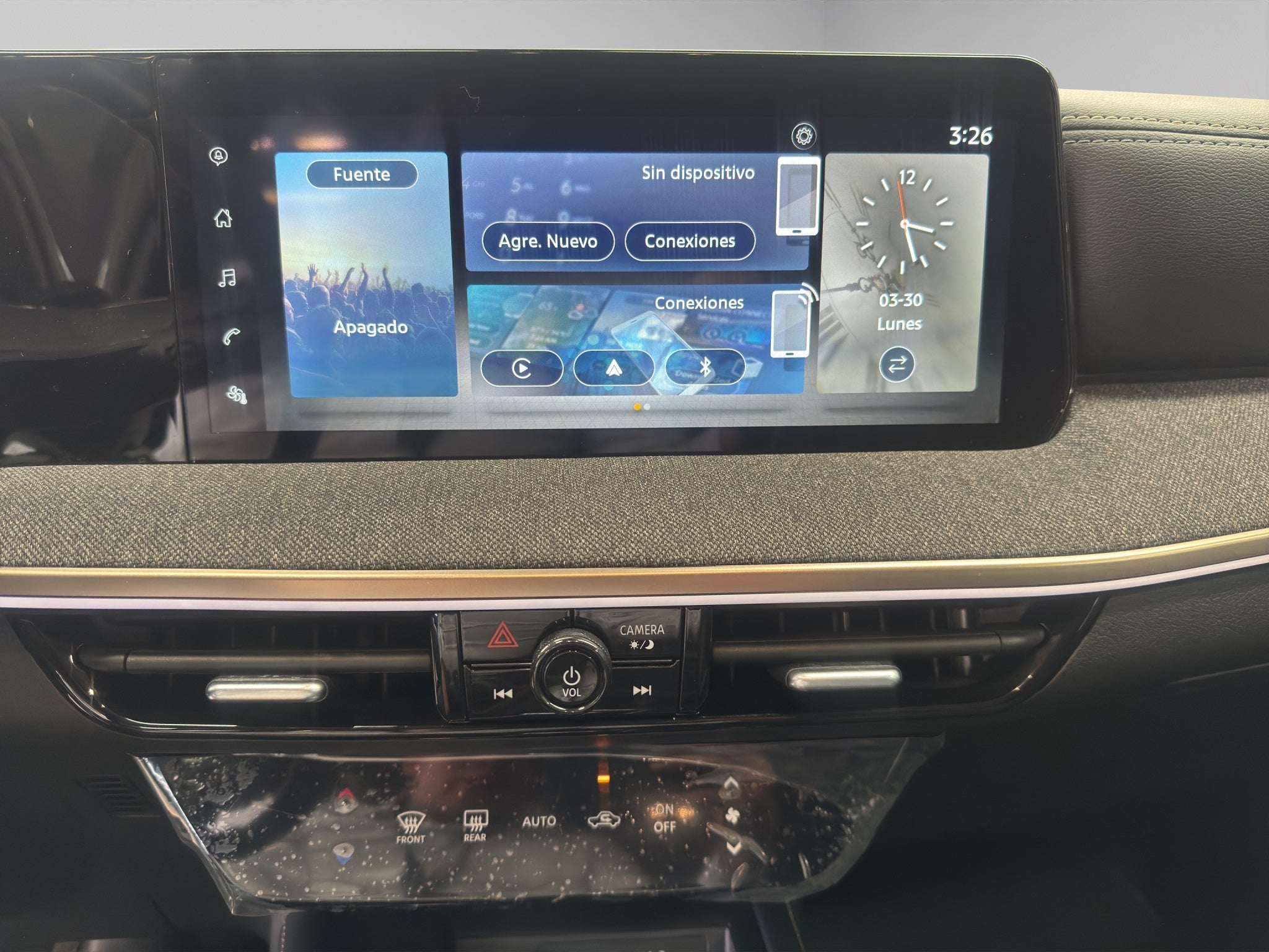 2025 Nissan Kicks VUD 5 pts. Platinum, 2.0l, TA, TP, s. Bose, pantalla touch 12