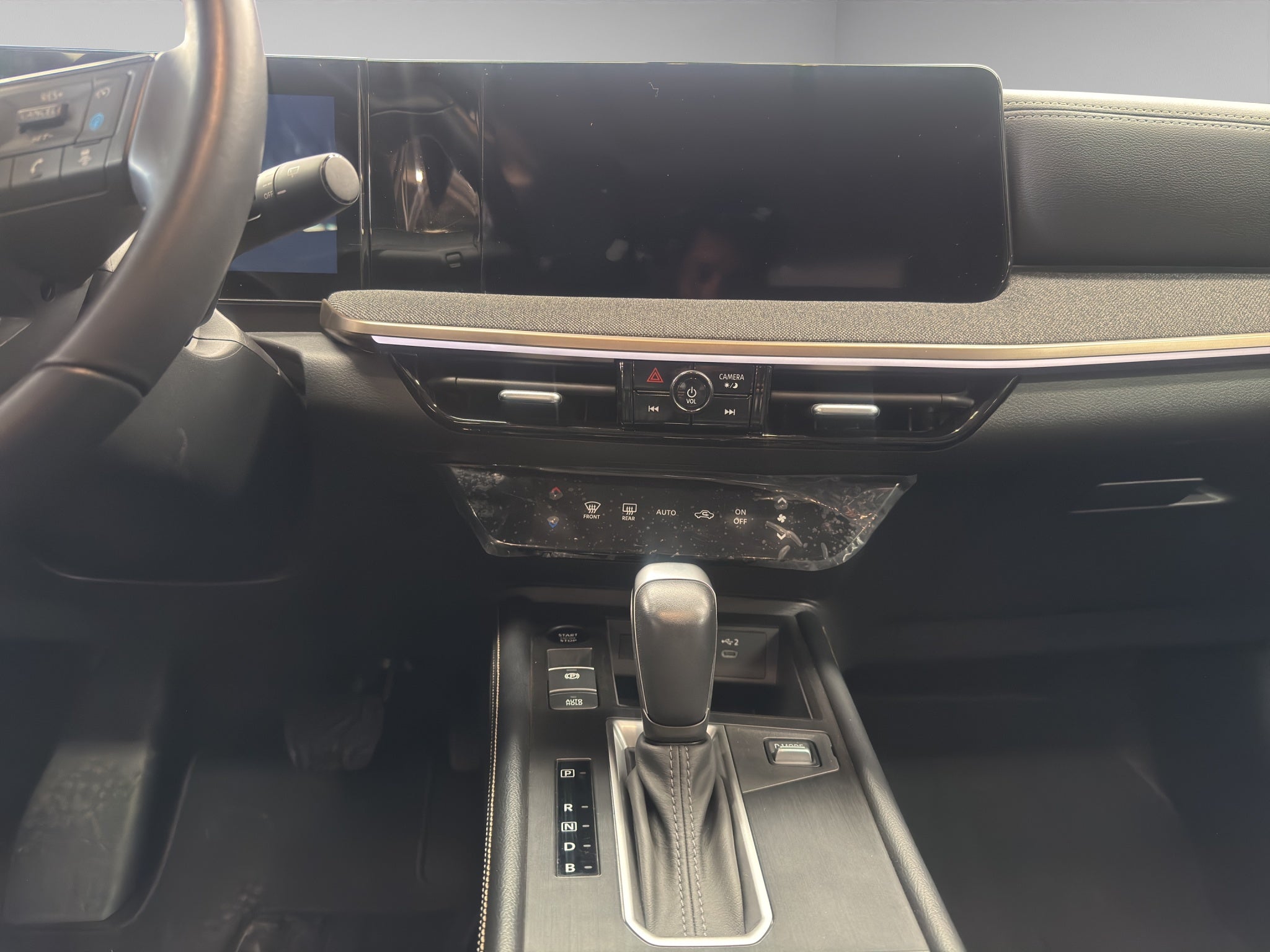 2025 Nissan Kicks VUD 5 pts. Platinum, 2.0l, TA, TP, s. Bose, pantalla touch 12