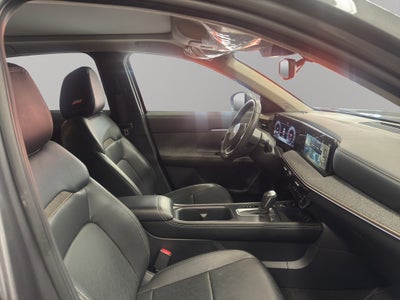 2025 Nissan Kicks VUD 5 pts. Platinum, 2.0l, TA, TP, s. Bose, pantalla touch 12