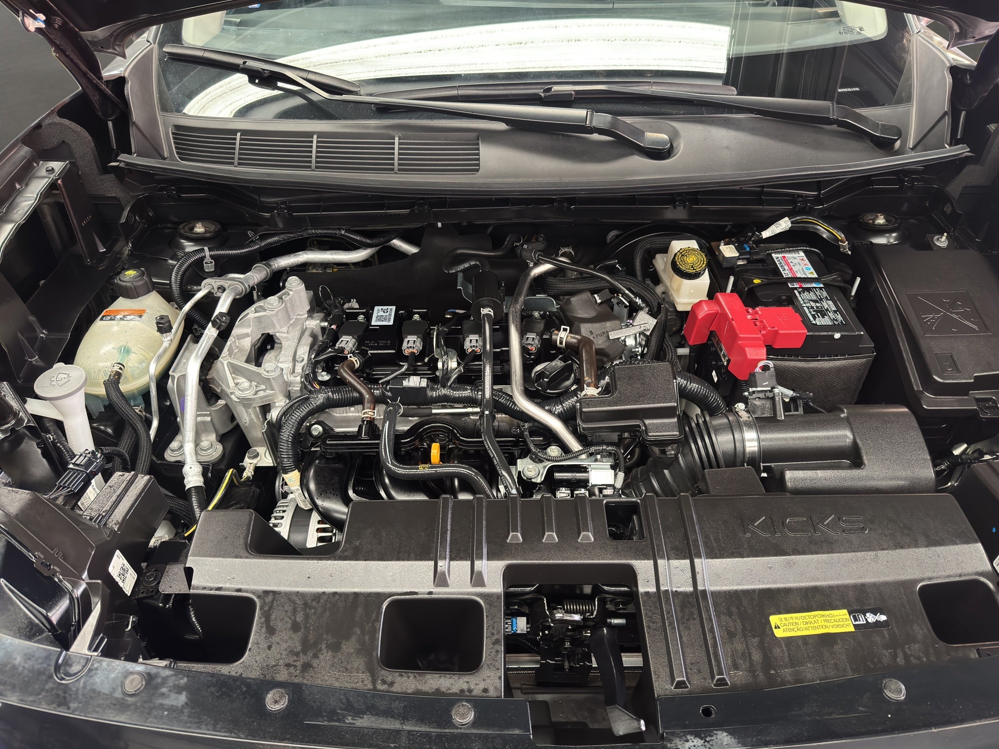 2025 Nissan Kicks VUD 5 pts. Platinum, 2.0l, TA, TP, s. Bose, pantalla touch 12