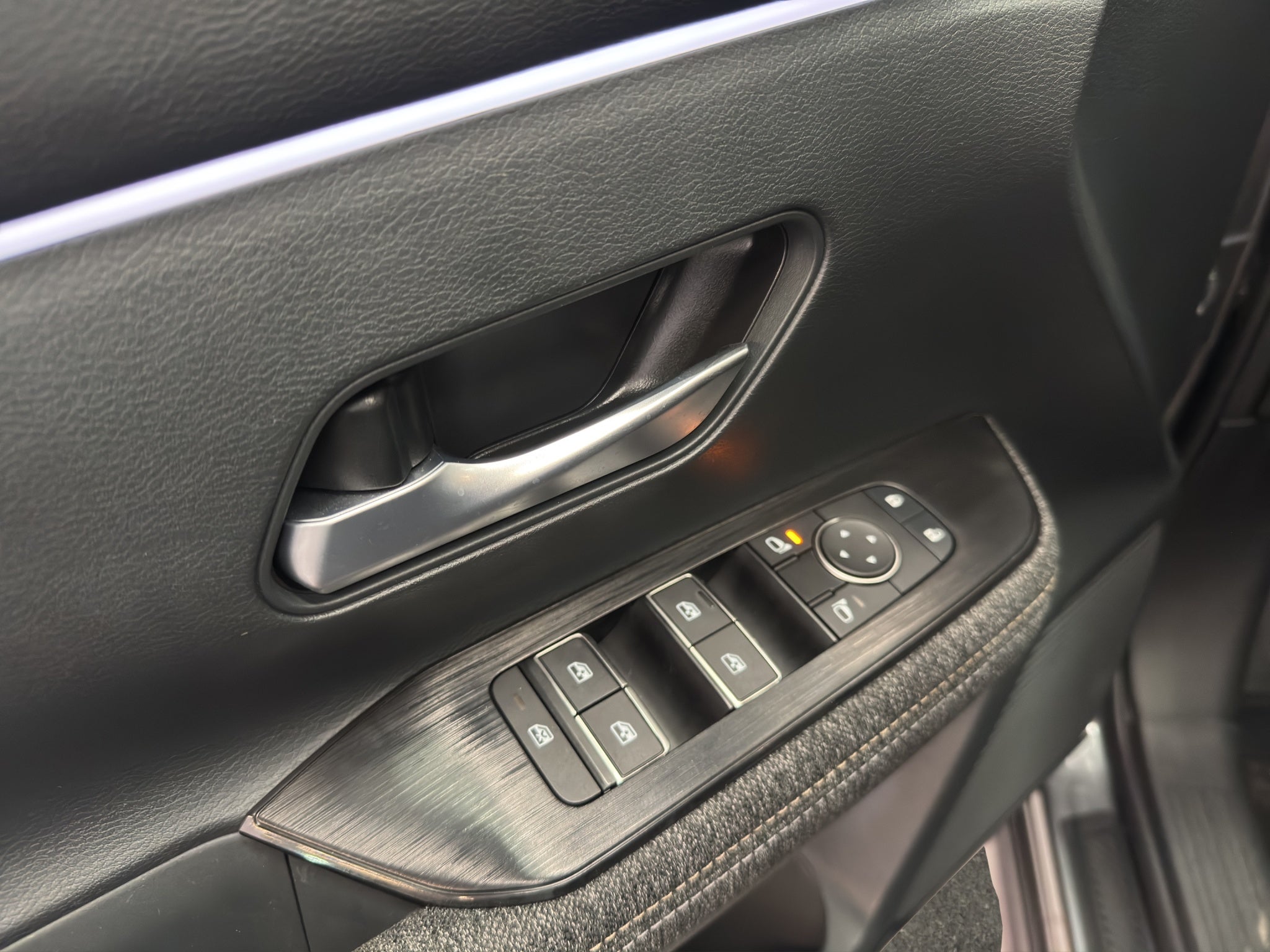 2025 Nissan Kicks VUD 5 pts. Platinum, 2.0l, TA, TP, s. Bose, pantalla touch 12