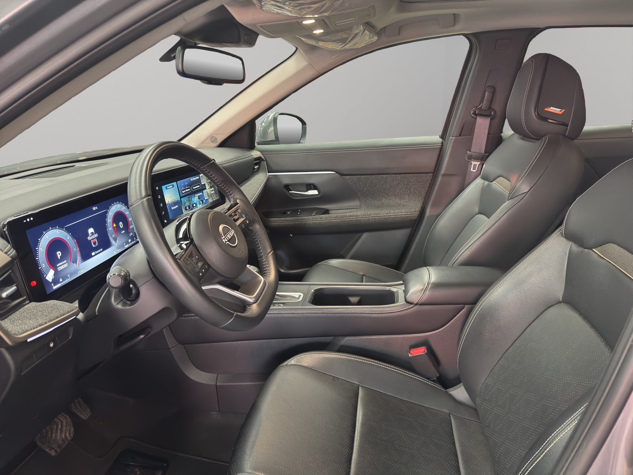 2025 Nissan Kicks VUD 5 pts. Platinum, 2.0l, TA, TP, s. Bose, pantalla touch 12