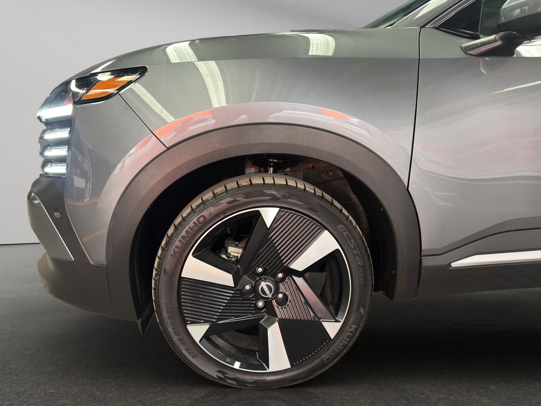 2025 Nissan Kicks VUD 5 pts. Platinum, 2.0l, TA, TP, s. Bose, pantalla touch 12