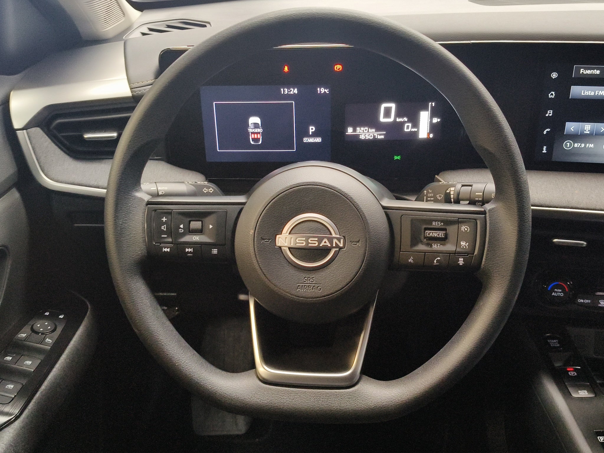2025 Nissan Kicks VUD 5 pts. Advance, 2.0l, TA, RA-17 (línea nueva)