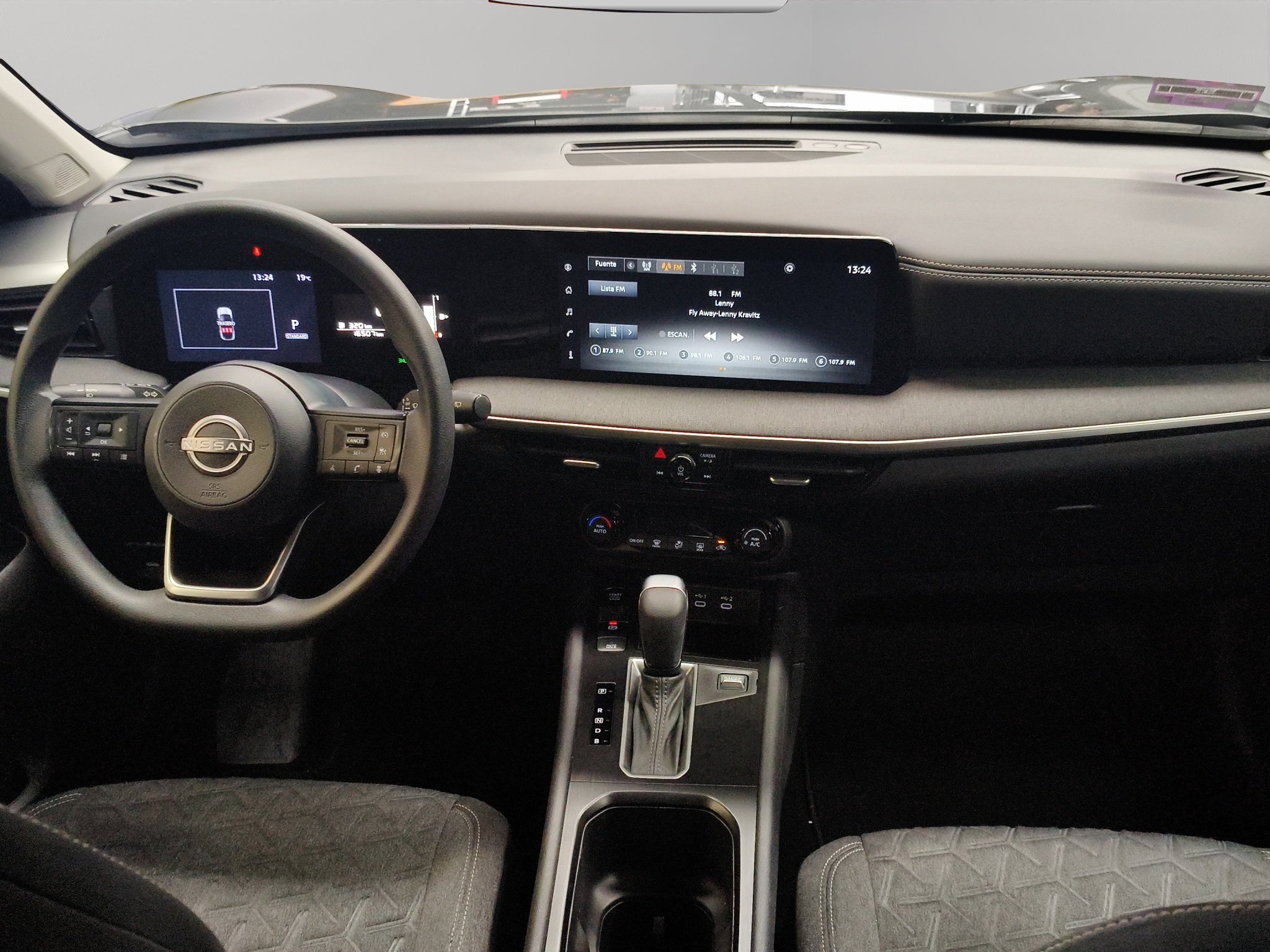 2025 Nissan Kicks VUD 5 pts. Advance, 2.0l, TA, RA-17 (línea nueva)