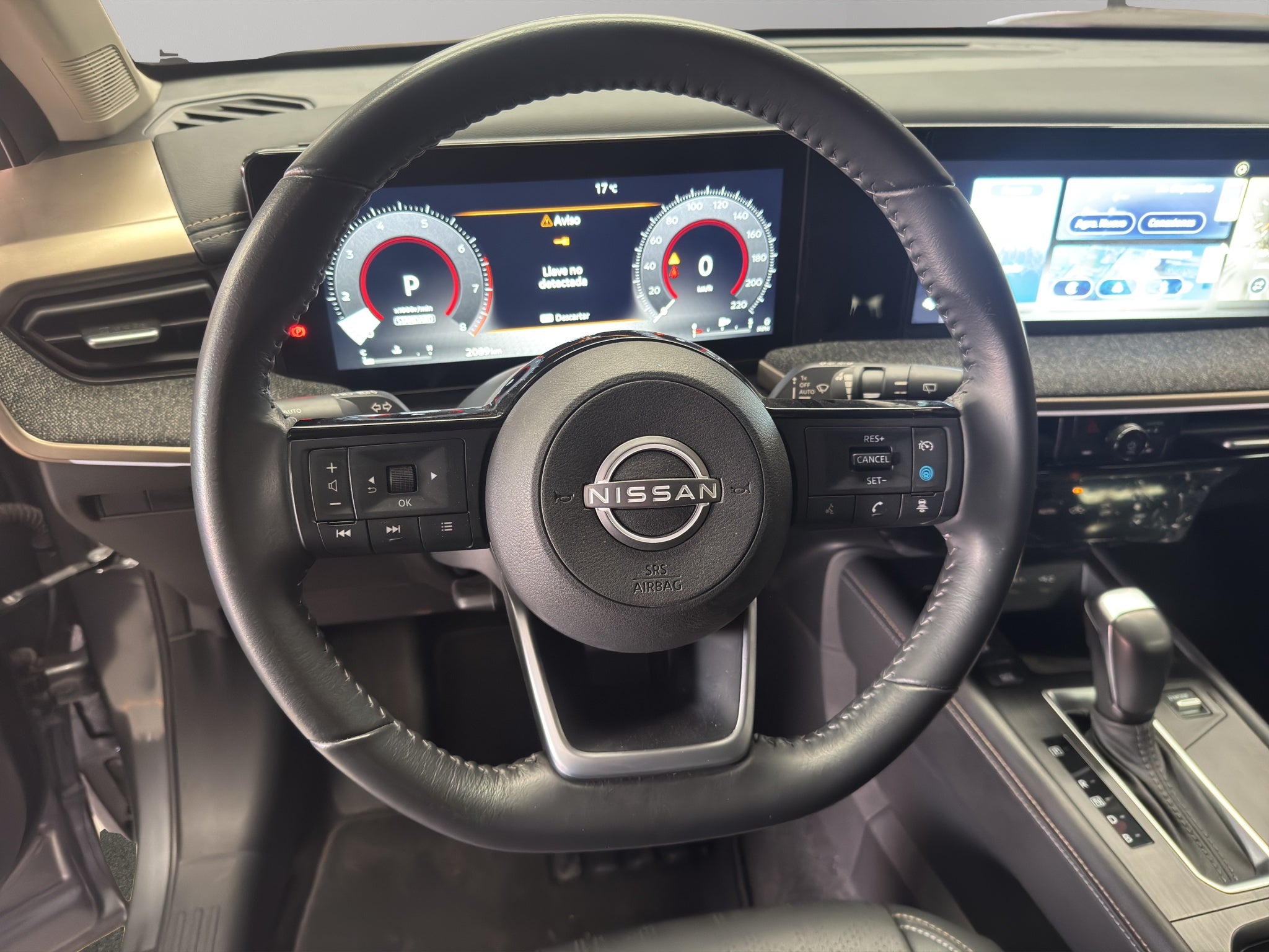 2025 Nissan Kicks VUD 5 pts. Platinum, 2.0l, TA, TP, s. Bose, pantalla touch 12