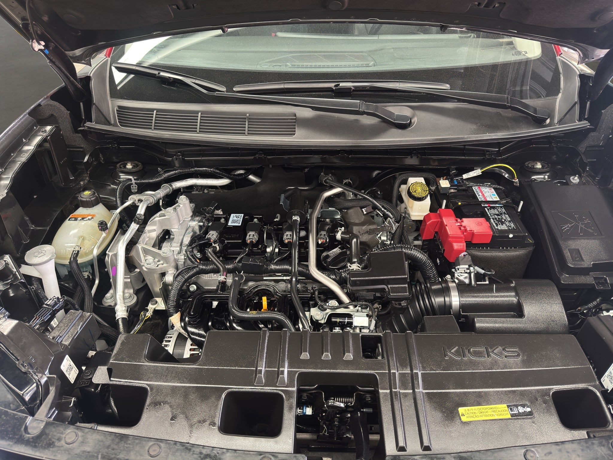 2025 Nissan Kicks VUD 5 pts. Platinum, 2.0l, TA, TP, s. Bose, pantalla touch 12