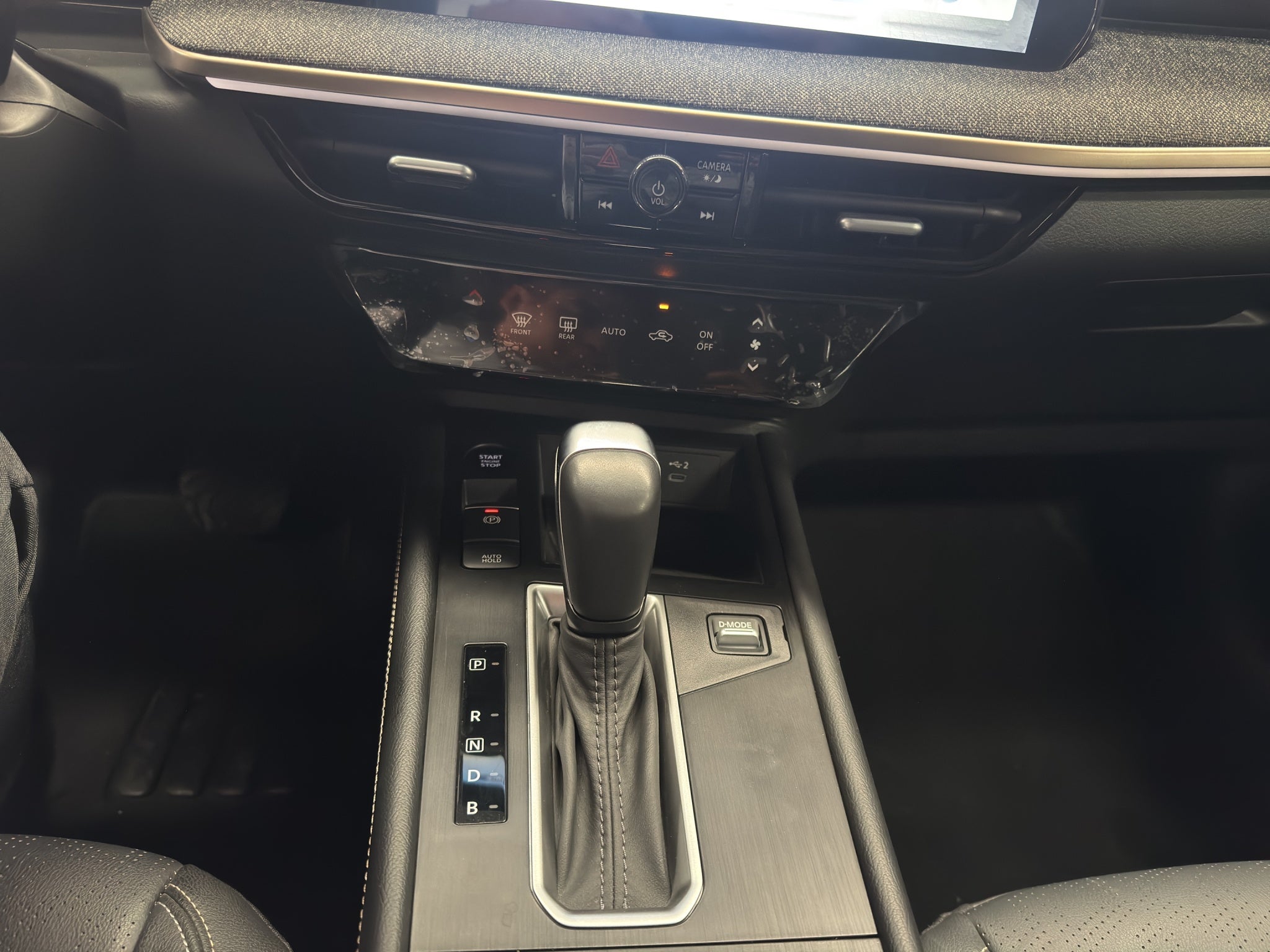 2025 Nissan Kicks VUD 5 pts. Platinum, 2.0l, TA, TP, s. Bose, pantalla touch 12