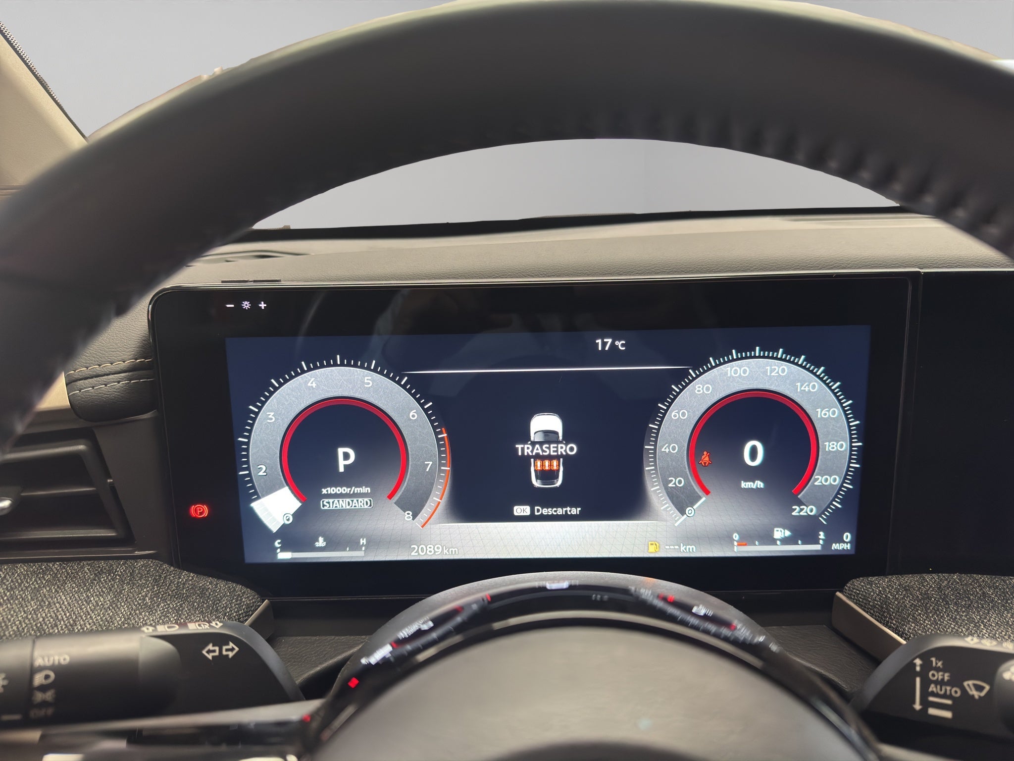 2025 Nissan Kicks VUD 5 pts. Platinum, 2.0l, TA, TP, s. Bose, pantalla touch 12