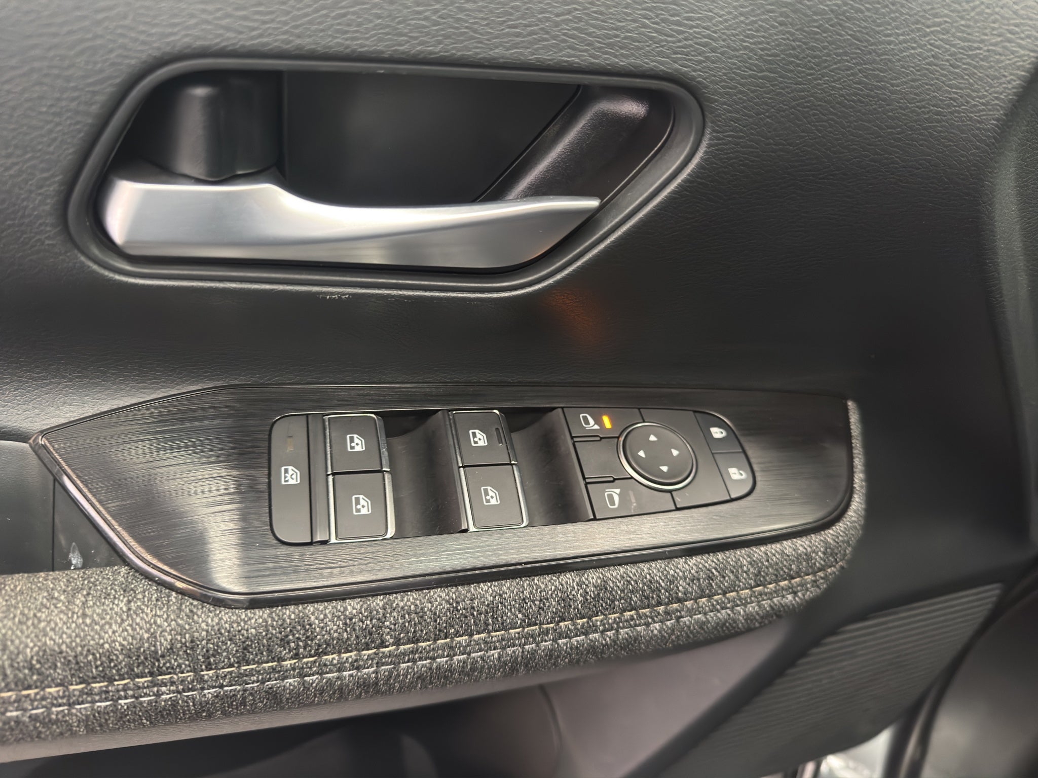 2025 Nissan Kicks VUD 5 pts. Platinum, 2.0l, TA, TP, s. Bose, pantalla touch 12