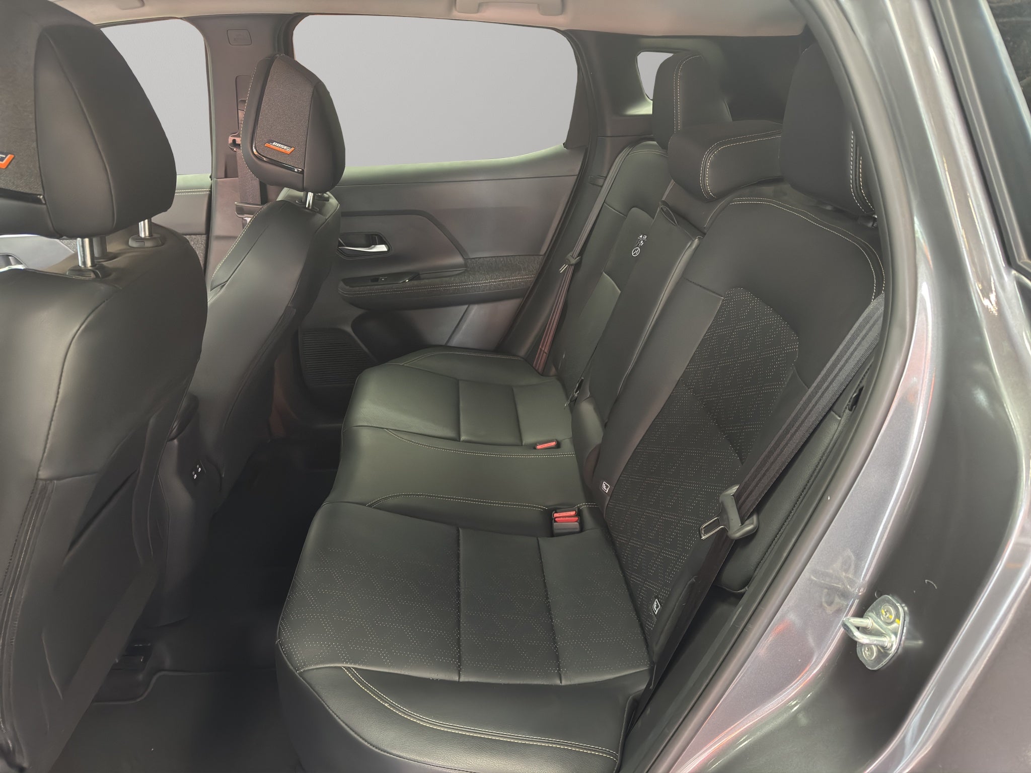 2025 Nissan Kicks VUD 5 pts. Platinum, 2.0l, TA, TP, s. Bose, pantalla touch 12