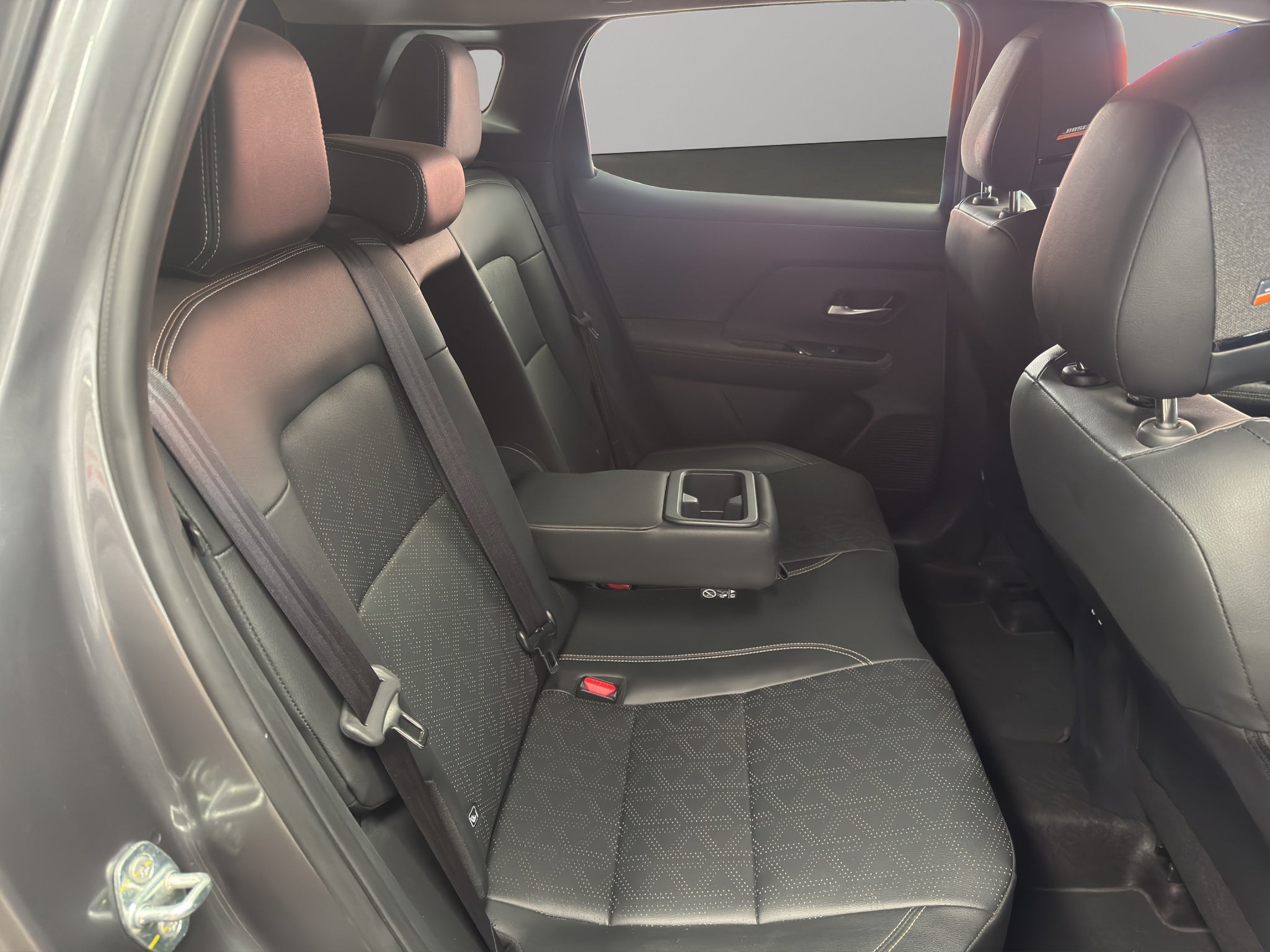 2025 Nissan Kicks VUD 5 pts. Platinum, 2.0l, TA, TP, s. Bose, pantalla touch 12