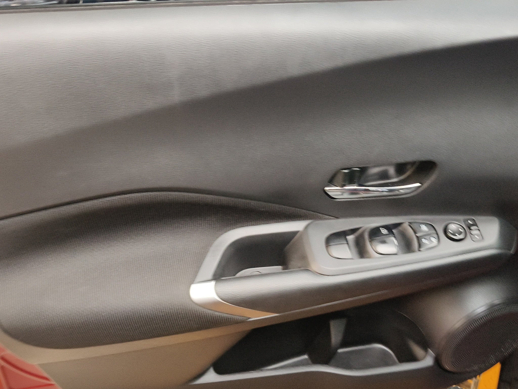 2024 Nissan Kicks VUD 5 pts. Advance, 1.6l, CVT, a/ac., VE, RA-16 (línea anterior)
