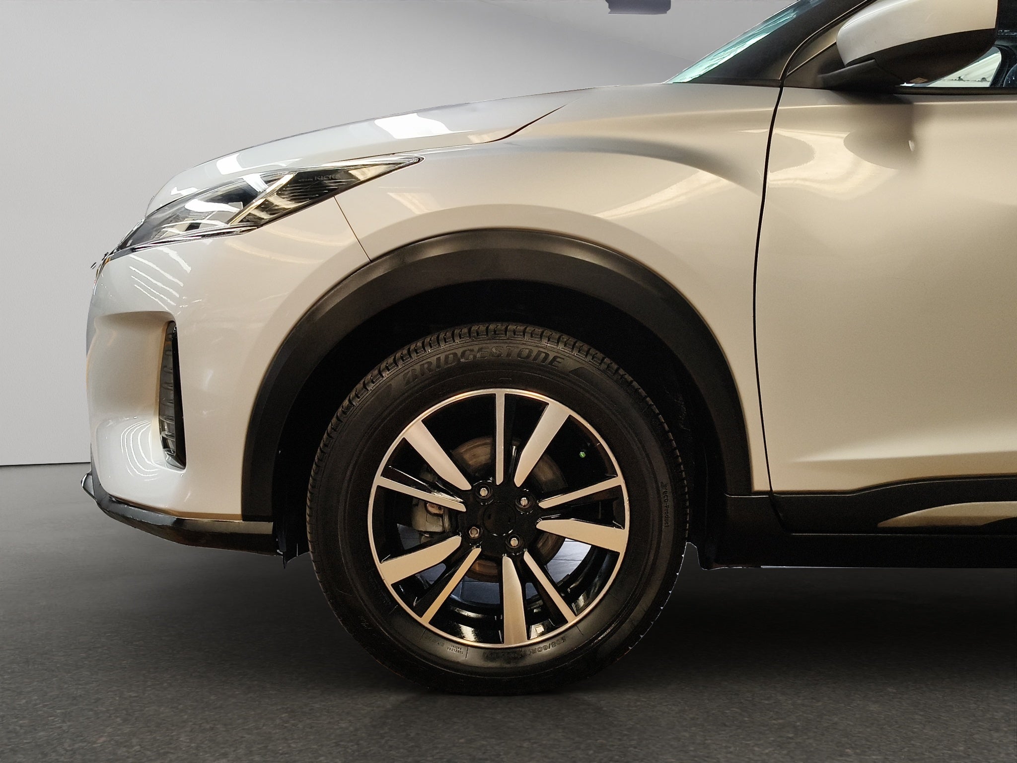 2021 Nissan Kicks VUD 5 pts. Advance, 1.6l, TM5, a/ac., VE, RA-16 (cambio de línea)