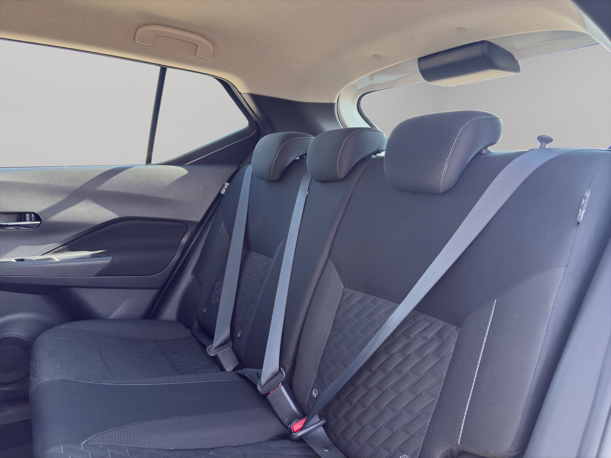 2024 Nissan Kicks VUD 5 pts. Advance, 1.6l, TM5, a/ac., VE, RA-16 (línea anterior)