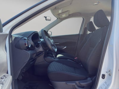 2024 Nissan Kicks VUD 5 pts. Advance, 1.6l, TM5, a/ac., VE, RA-16 (línea anterior)