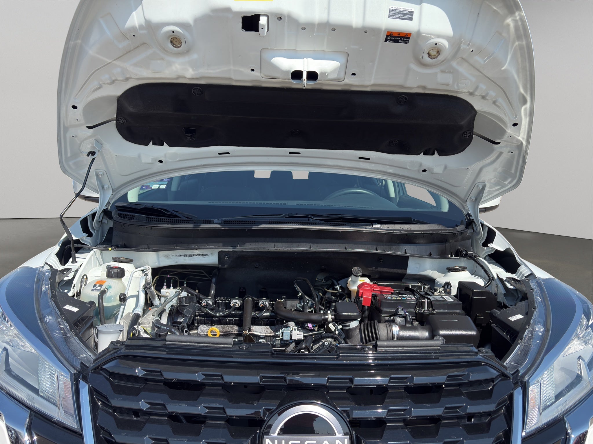 2024 Nissan Kicks VUD 5 pts. Advance, 1.6l, TM5, a/ac., VE, RA-16 (línea anterior)