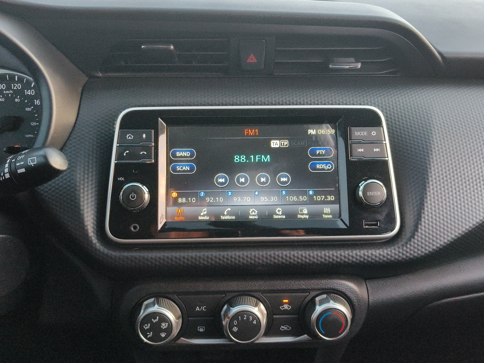 2024 Nissan Kicks VUD 5 pts. Advance, 1.6l, TM5, a/ac., VE, RA-16 (línea anterior)