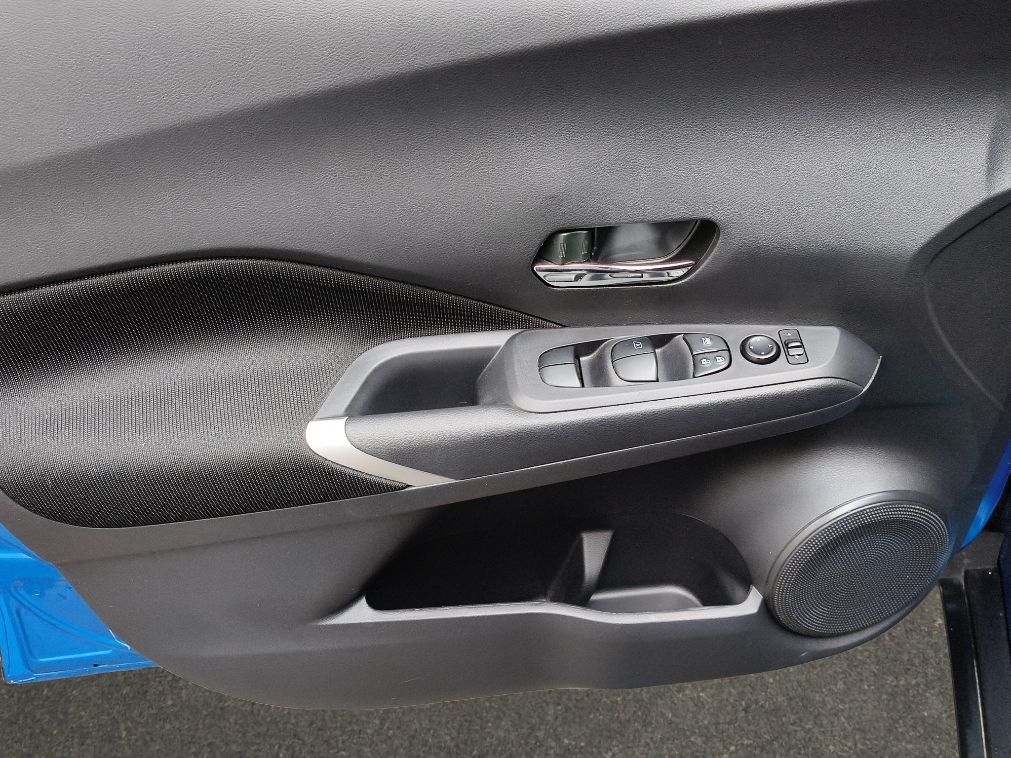2024 Nissan Kicks VUD 4 pts. Advance, 1.6l, CVT, a/ac., VE, RA-16 (línea anterior)