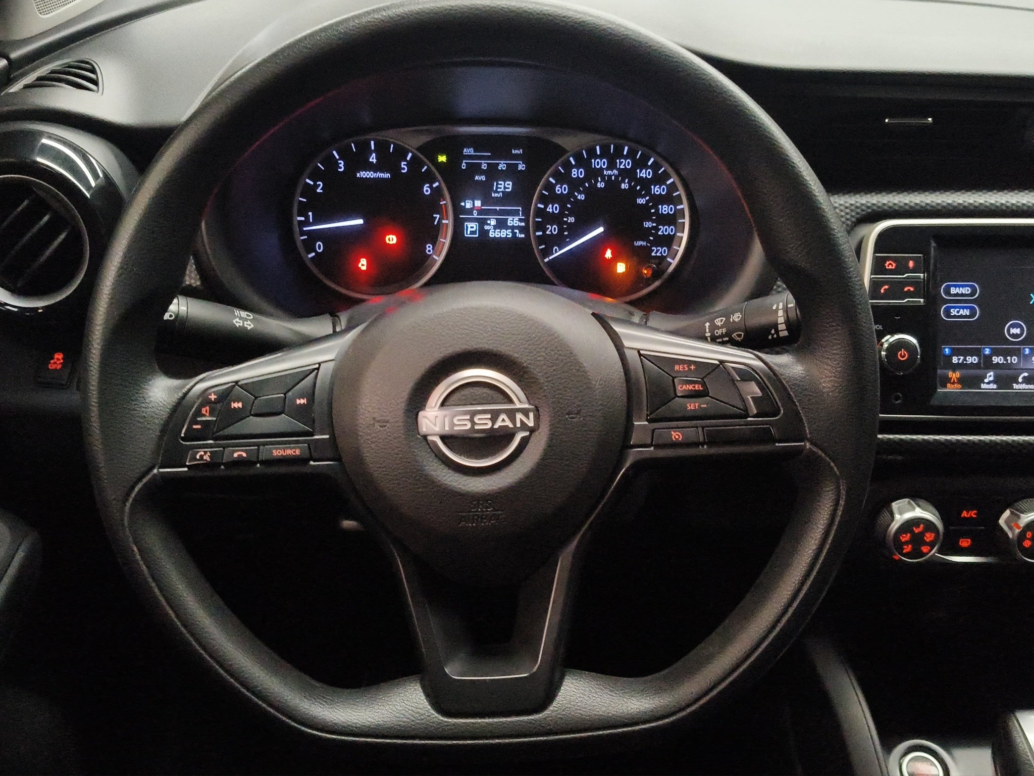 2024 Nissan Kicks VUD 5 pts. Advance, 1.6l, CVT, a/ac., VE, RA-16 (línea anterior)