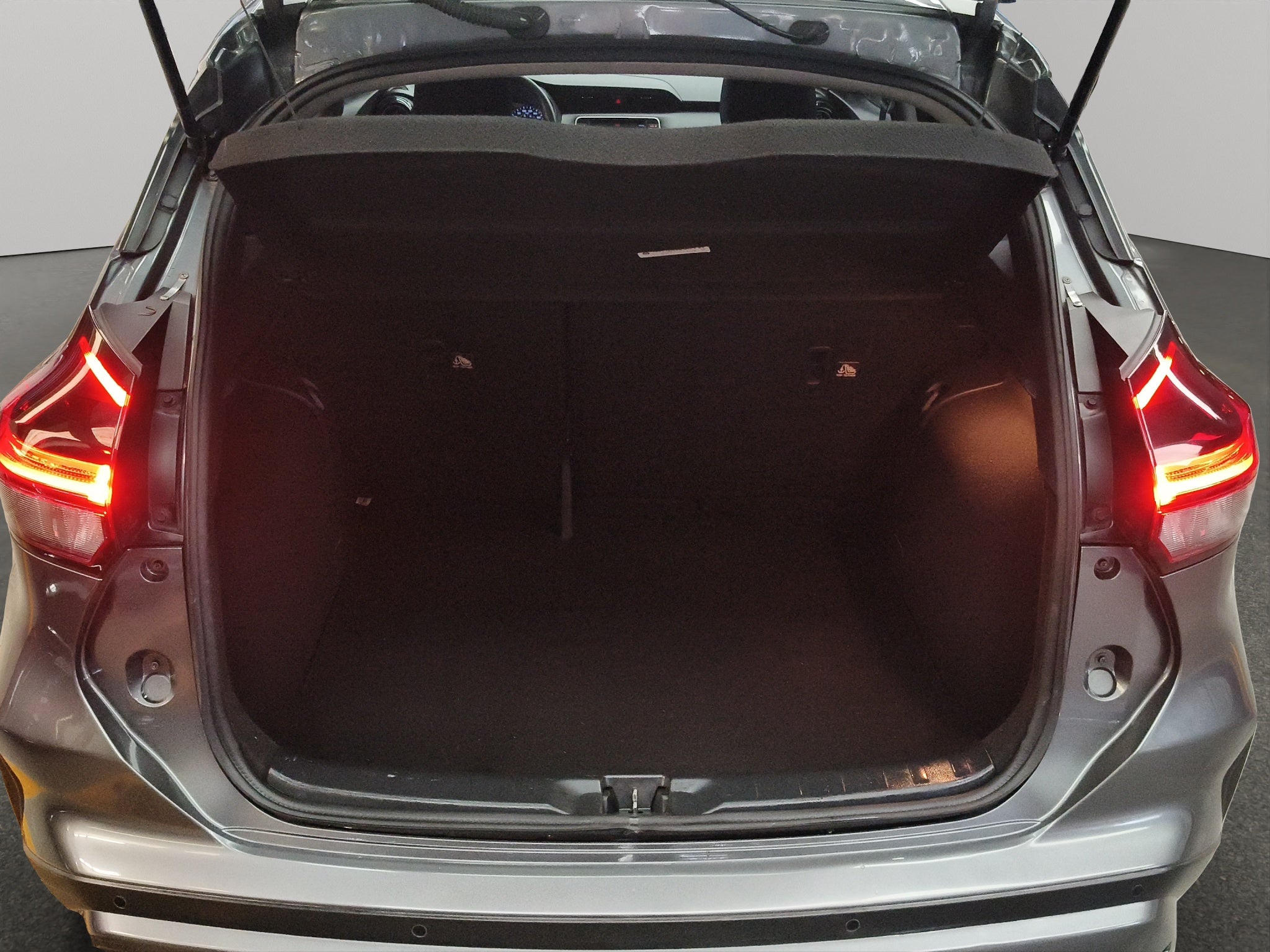 2024 Nissan Kicks VUD 5 pts. Advance, 1.6l, CVT, a/ac., VE, RA-16 (línea anterior)