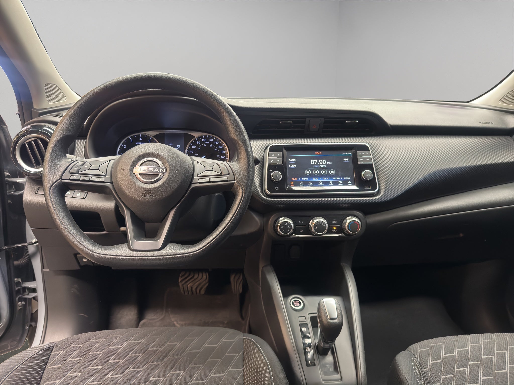 2025 Nissan Kicks VUD 5 pts. Play Advance, 1.6l, CVT, RA-17 (línea nueva)