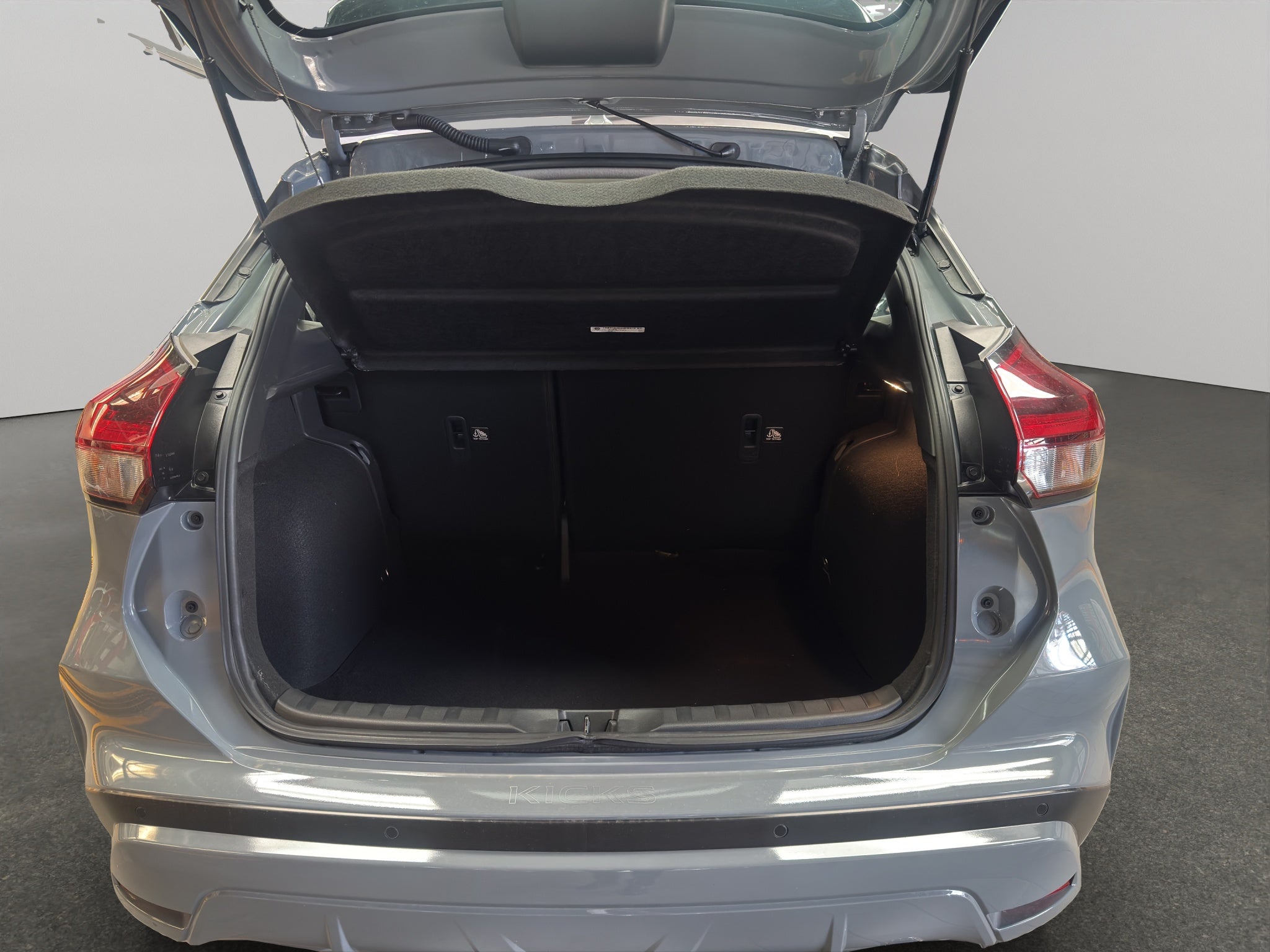 2025 Nissan Kicks VUD 5 pts. Play Advance, 1.6l, CVT, RA-17 (línea nueva)