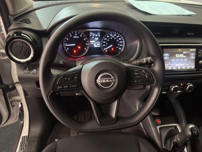 2024 Nissan Kicks VUD 5 pts. Advance, 1.6l, TM5, a/ac., VE, RA-16 (línea anterior)