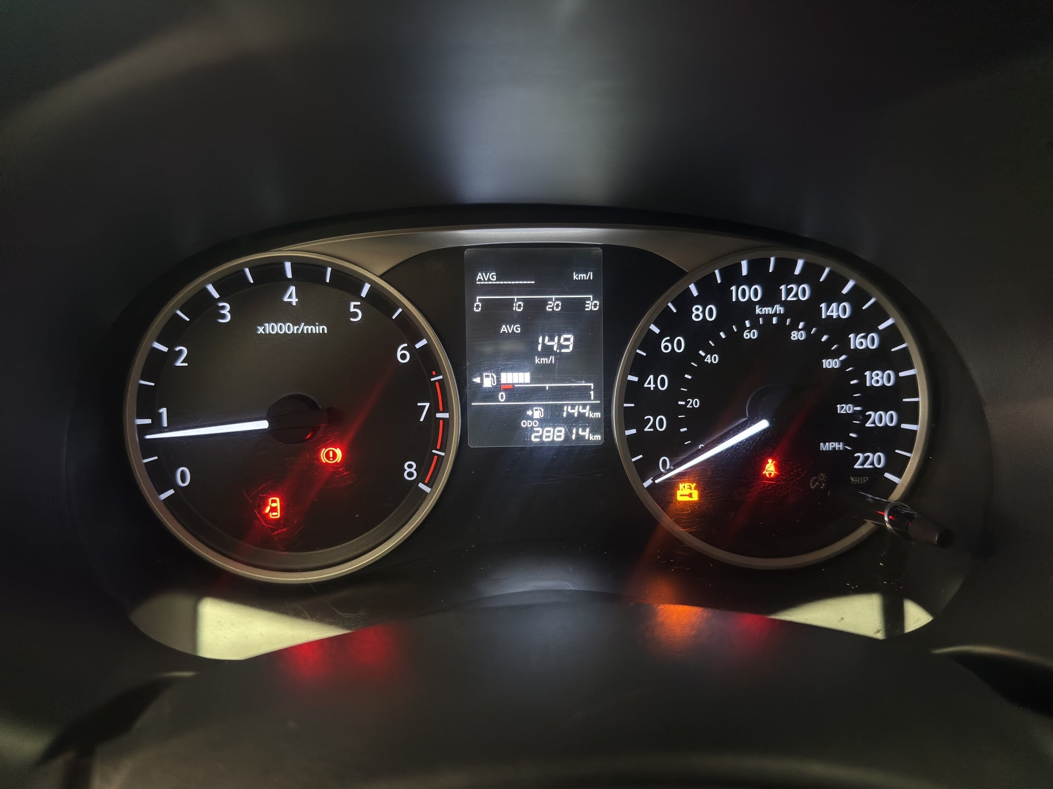 2024 Nissan Kicks VUD 5 pts. Advance, 1.6l, TM5, a/ac., VE, RA-16 (línea anterior)