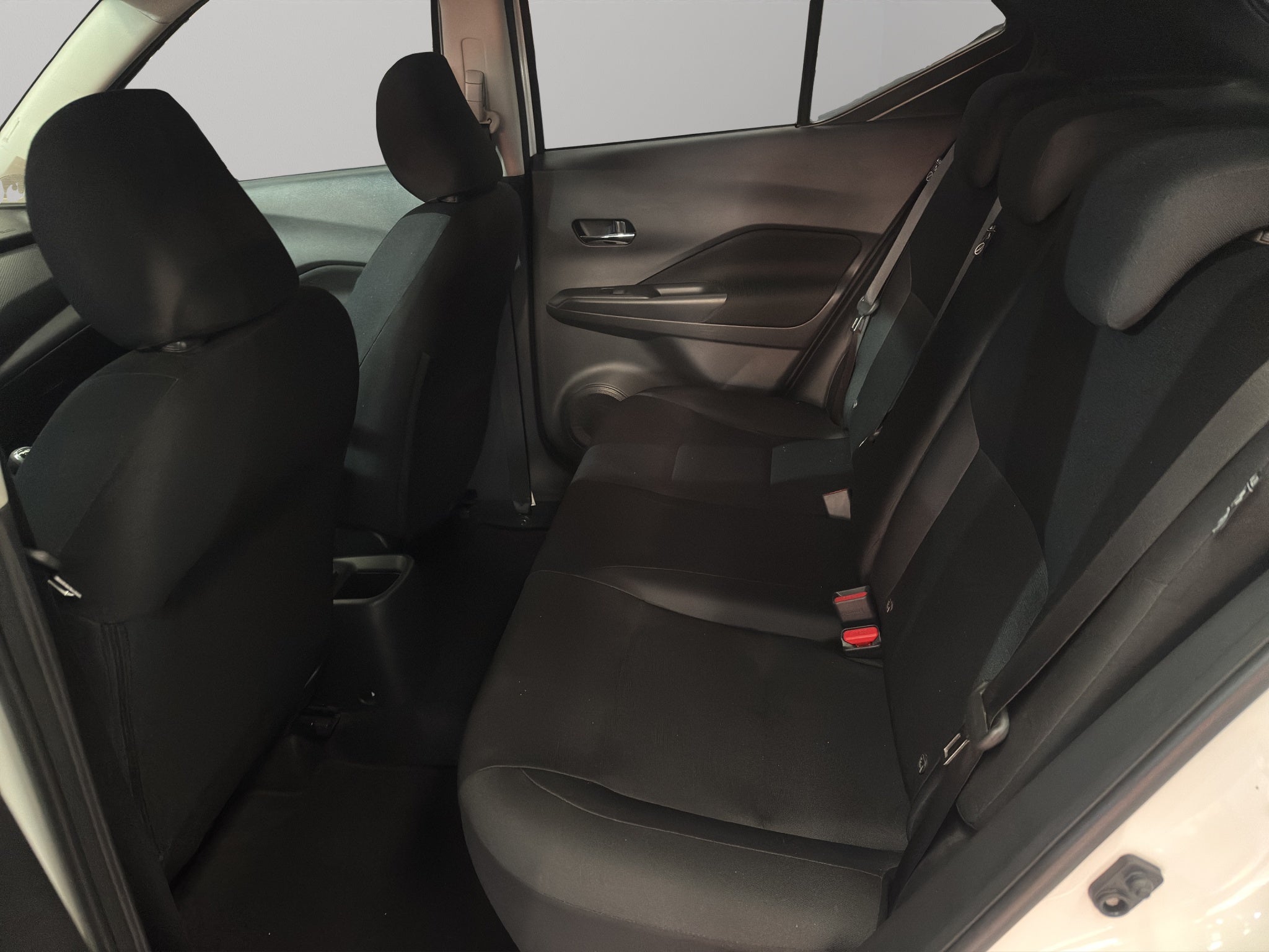 2024 Nissan Kicks VUD 5 pts. Advance, 1.6l, TM5, a/ac., VE, RA-16 (línea anterior)