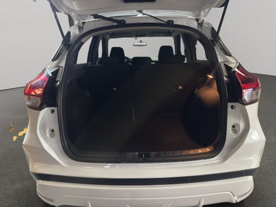 2024 Nissan Kicks VUD 5 pts. Advance, 1.6l, TM5, a/ac., VE, RA-16 (línea anterior)