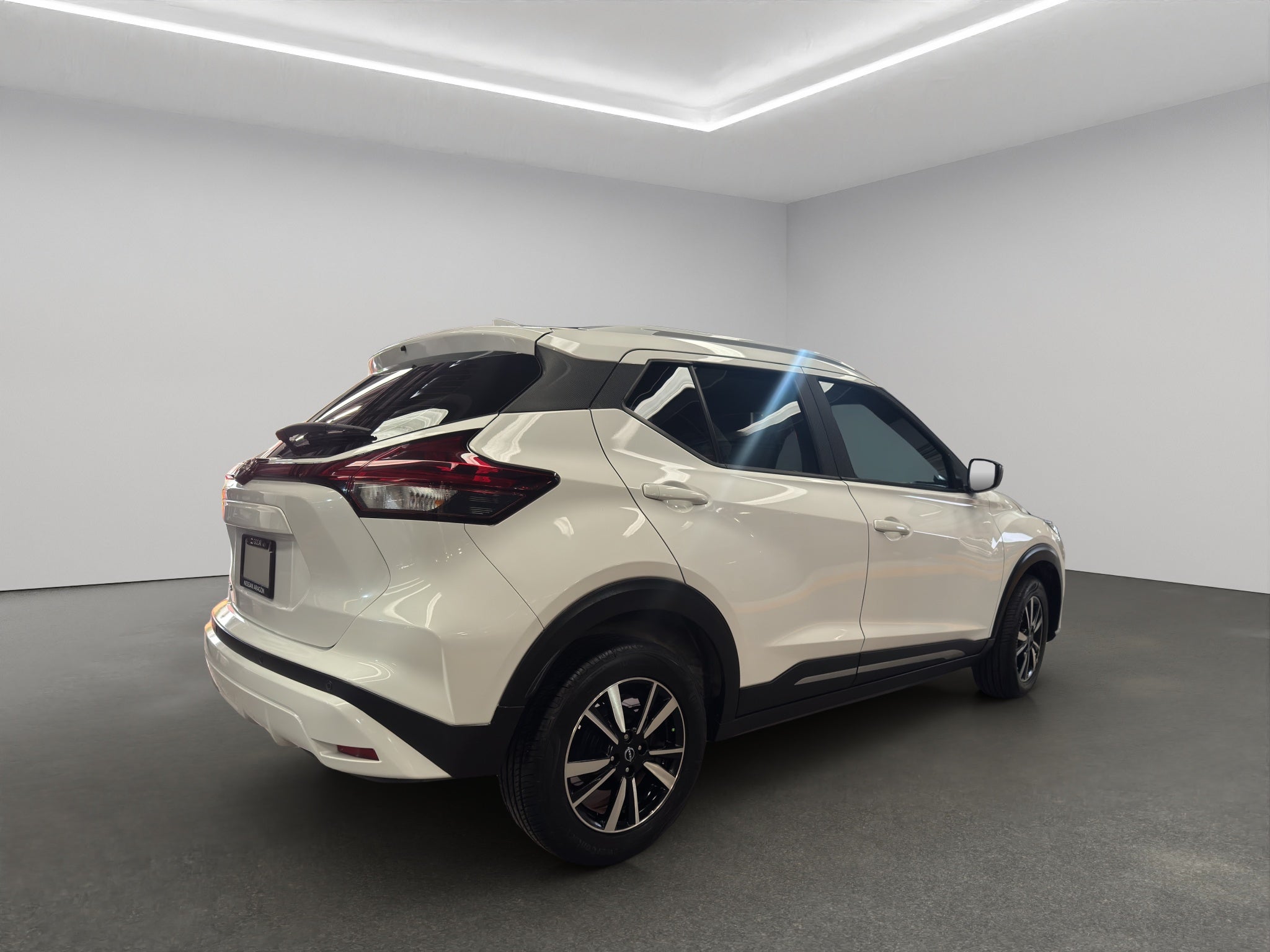 2024 Nissan Kicks VUD 5 pts. Advance, 1.6l, TM5, a/ac., VE, RA-16 (línea anterior)