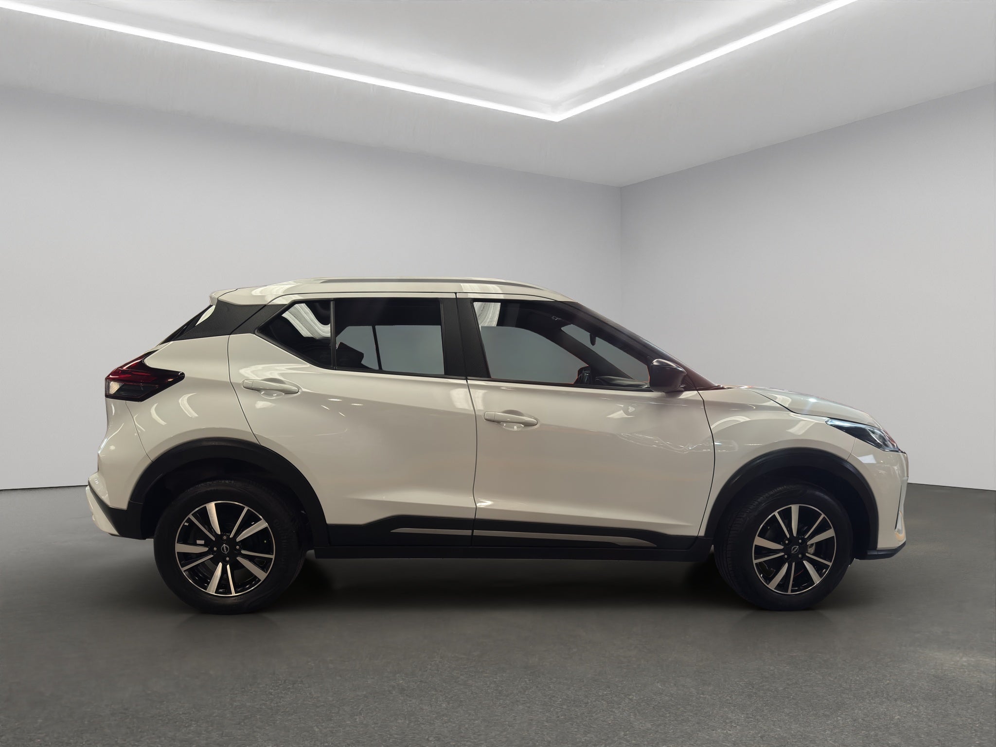 2024 Nissan Kicks VUD 5 pts. Advance, 1.6l, TM5, a/ac., VE, RA-16 (línea anterior)
