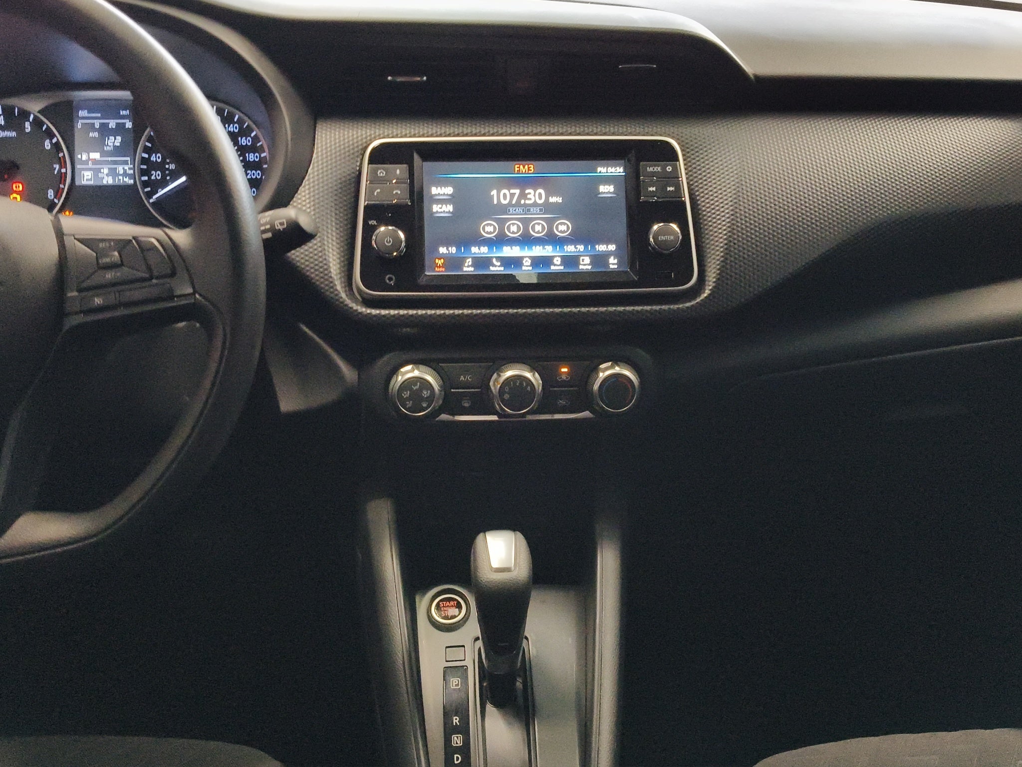 2025 Nissan Kicks VUD 5 pts. Play Advance, 1.6l, CVT, RA-17 (línea nueva)