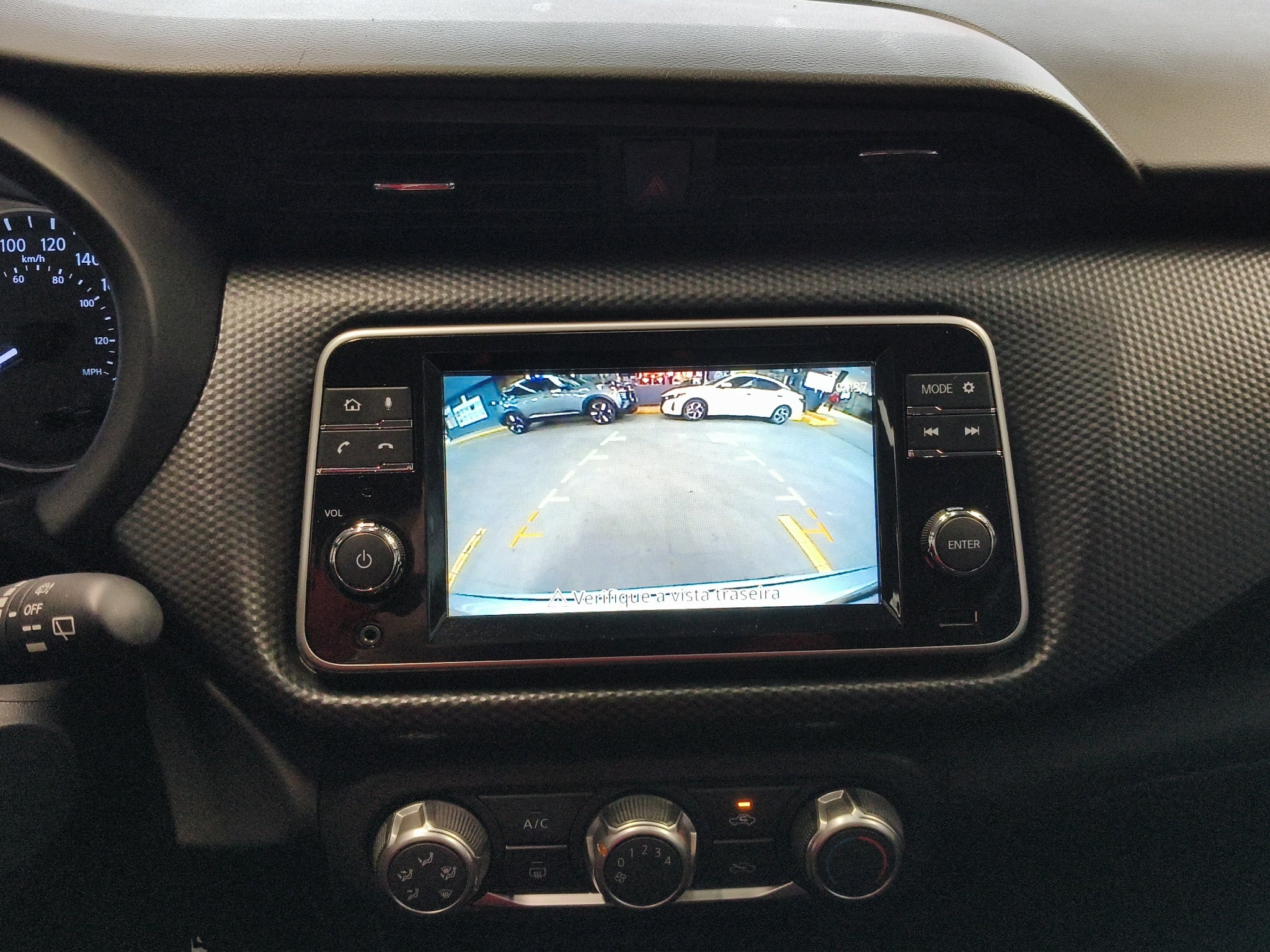 2025 Nissan Kicks VUD 5 pts. Play Advance, 1.6l, CVT, RA-17 (línea nueva)