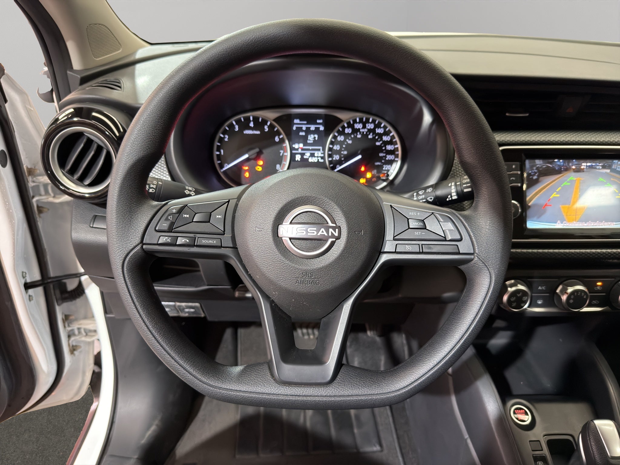 2025 Nissan Kicks VUD 5 pts. Play Advance, 1.6l, CVT, RA-17 (línea nueva)