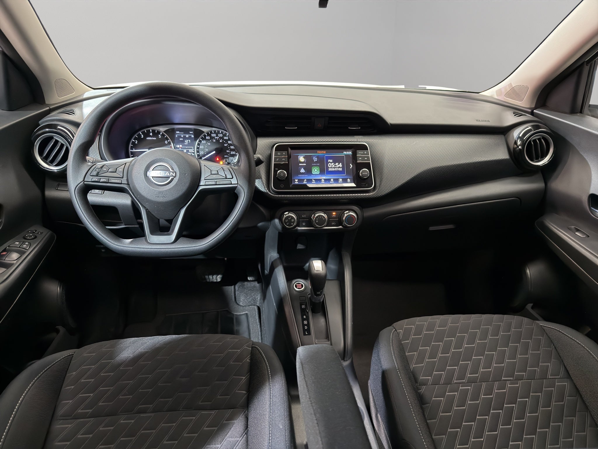 2025 Nissan Kicks VUD 5 pts. Play Advance, 1.6l, CVT, RA-17 (línea nueva)