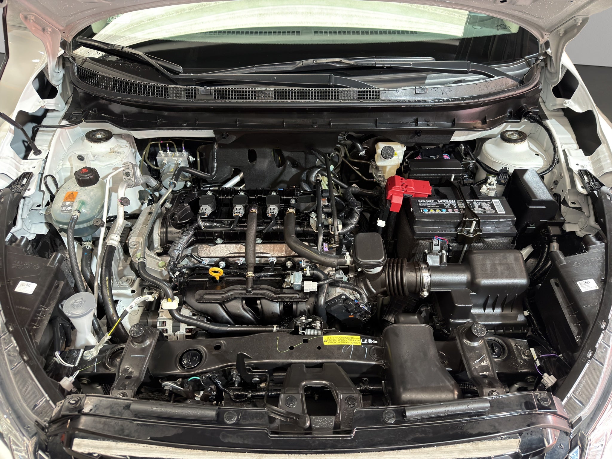 2025 Nissan Kicks VUD 5 pts. Play Advance, 1.6l, CVT, RA-17 (línea nueva)